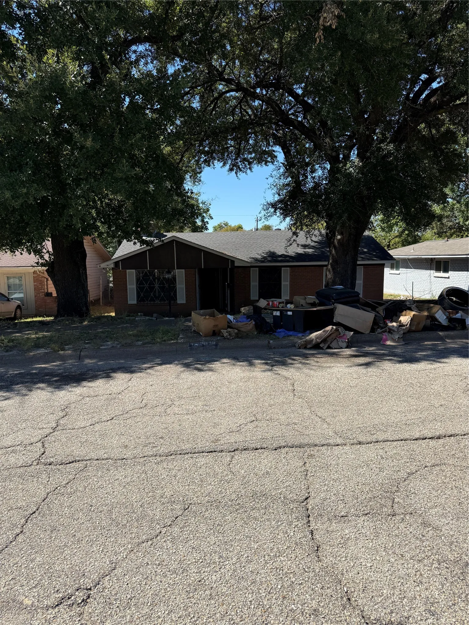 Single Family Residence For Sale in Dallas County , 6645 Racine Drive, Dallas, Texas 75232, 3 Bedroom, 2 Bathroom, 2 Garage spaces, 1,341 Sqft, built in 1969, mls#21403809, Real Estate Agent in Dallas, Homes For Sale in Dallas county, Homes For Sale in Dallas, Realtor in Dallas Texas, Real Estate Brokerage Independent Realty Texas, Luminita Cordes Realtor