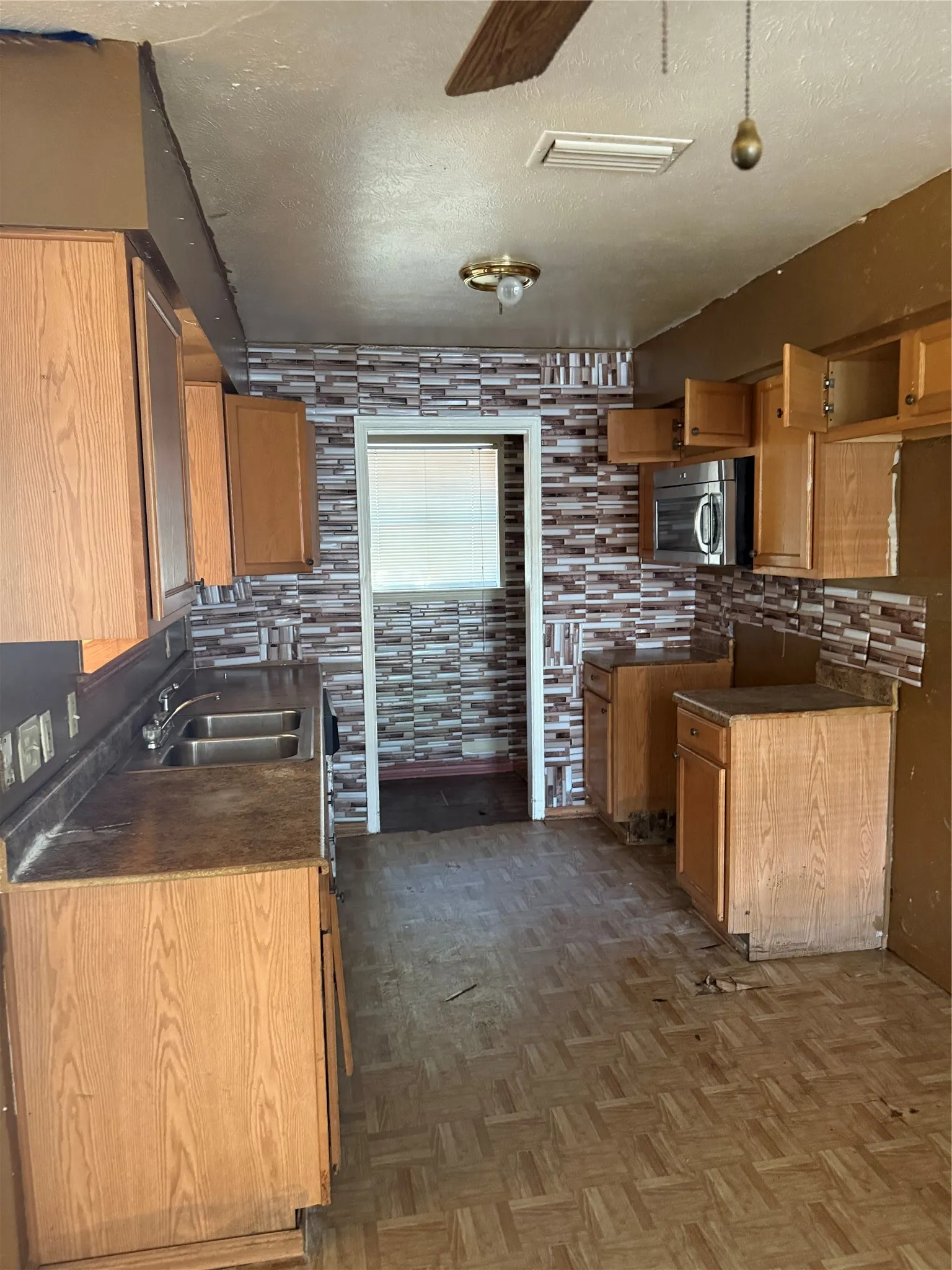 Single Family Residence For Sale in Dallas County , 6645 Racine Drive, Dallas, Texas 75232, 3 Bedroom, 2 Bathroom, 2 Garage spaces, 1,341 Sqft, built in 1969, mls#21403809, Real Estate Agent in Dallas, Homes For Sale in Dallas county, Homes For Sale in Dallas, Realtor in Dallas Texas, Real Estate Brokerage Independent Realty Texas, Luminita Cordes Realtor