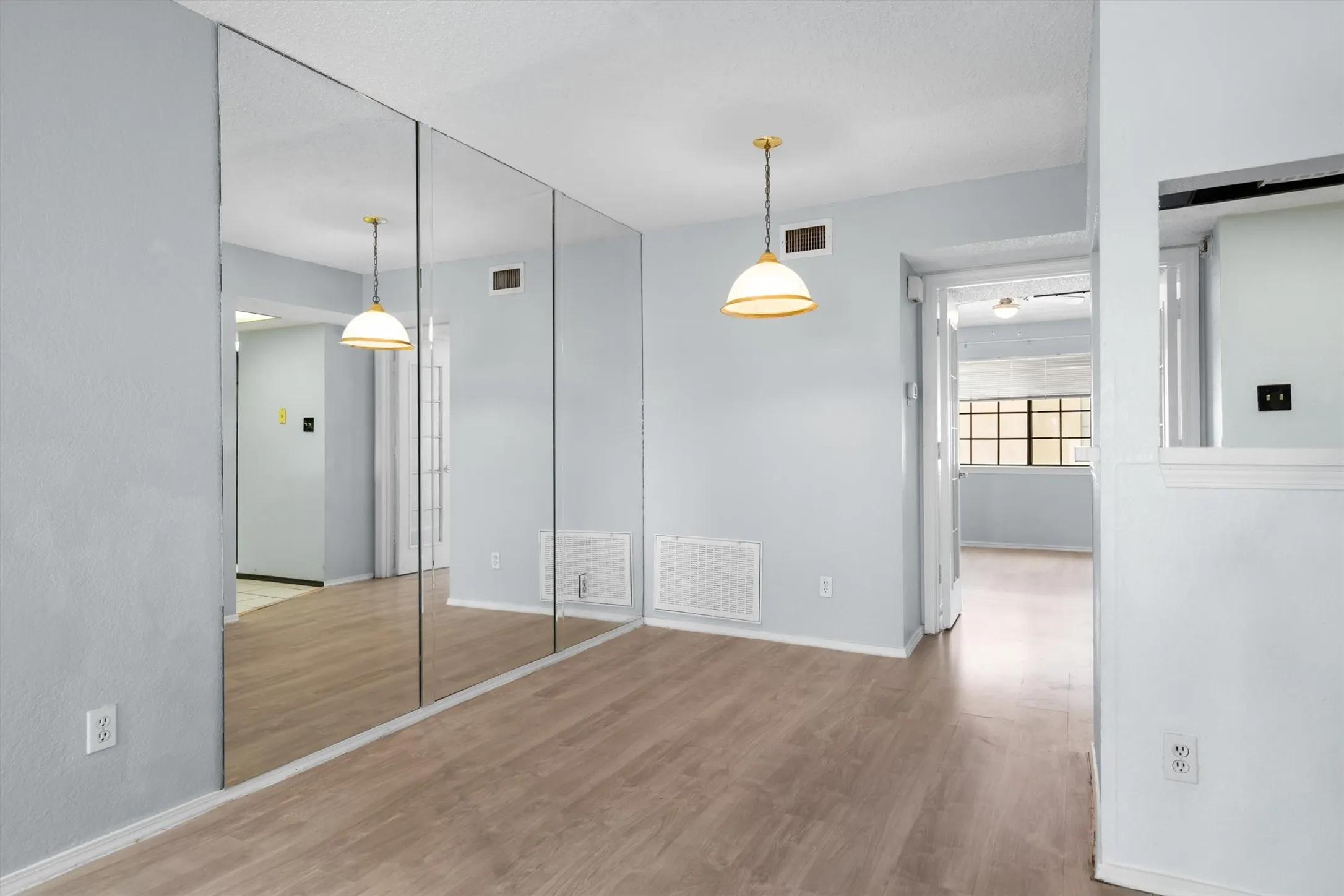 Condominium For Rent in Dallas County , 5590 Spring Valley H 203, Dallas, Texas 75254, 2 Bedroom, 2 Bathroom, 1 Garage spaces, 920 Sqft, built in 1982, mls#21406454, Real Estate Agent in Dallas, Homes For Rent in Dallas county, Homes For Rent in Dallas, Realtor in Dallas Texas, Real Estate Brokerage Independent Realty Texas, Luminita Cordes Realtor