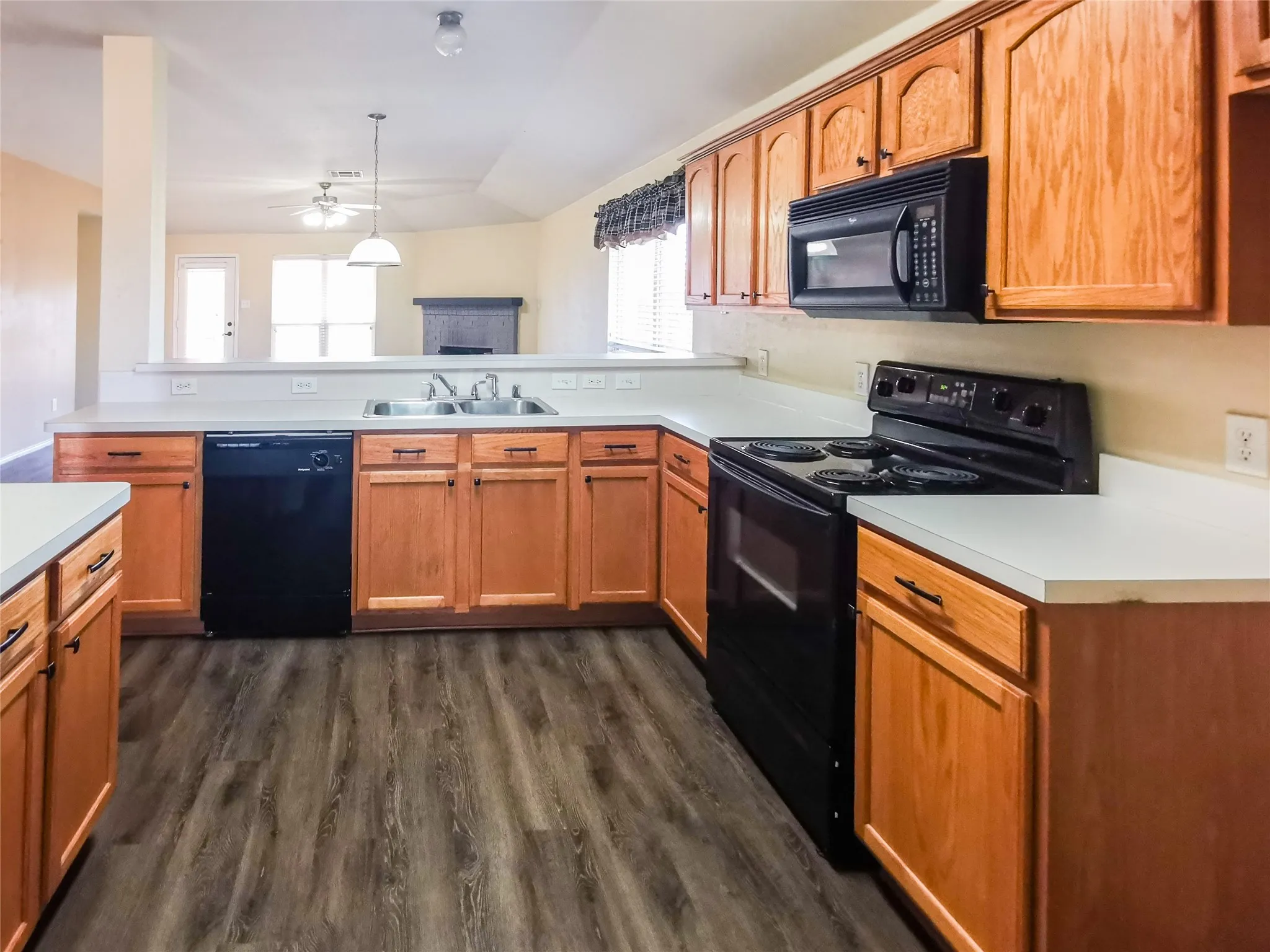 Single Family Residence For Rent in Denton County , 9131 Gaspard Court, Frisco, Texas 75033, 3 Bedroom, 2 Bathroom, 2 Garage spaces, 1,651 Sqft, built in 2005, mls#21402474, Real Estate Agent in Frisco, Homes For Rent in Denton county, Homes For Rent in Frisco, Realtor in Frisco Texas, Real Estate Brokerage Independent Realty Texas, Luminita Cordes Realtor