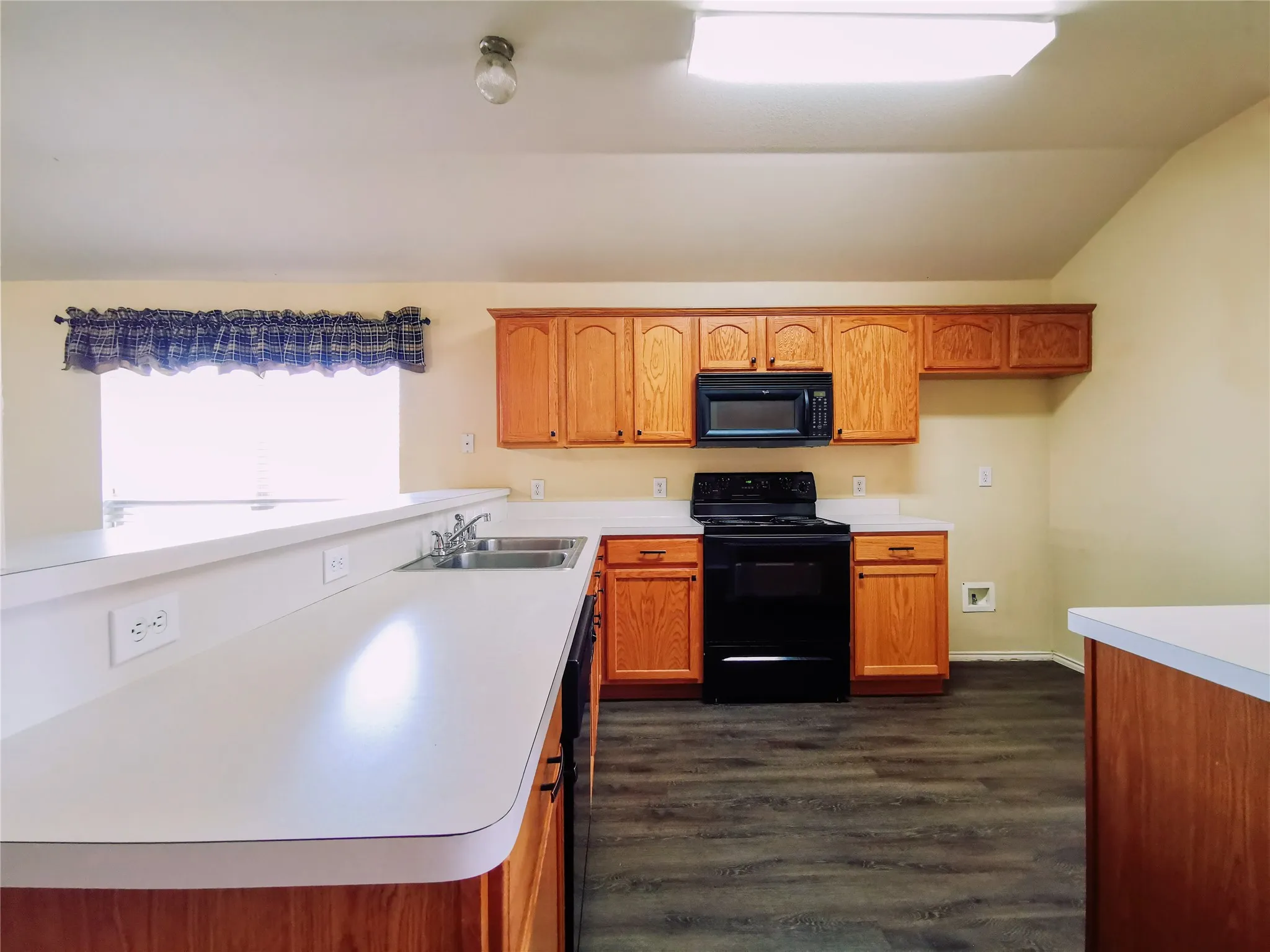 Single Family Residence For Rent in Denton County , 9131 Gaspard Court, Frisco, Texas 75033, 3 Bedroom, 2 Bathroom, 2 Garage spaces, 1,651 Sqft, built in 2005, mls#21402474, Real Estate Agent in Frisco, Homes For Rent in Denton county, Homes For Rent in Frisco, Realtor in Frisco Texas, Real Estate Brokerage Independent Realty Texas, Luminita Cordes Realtor