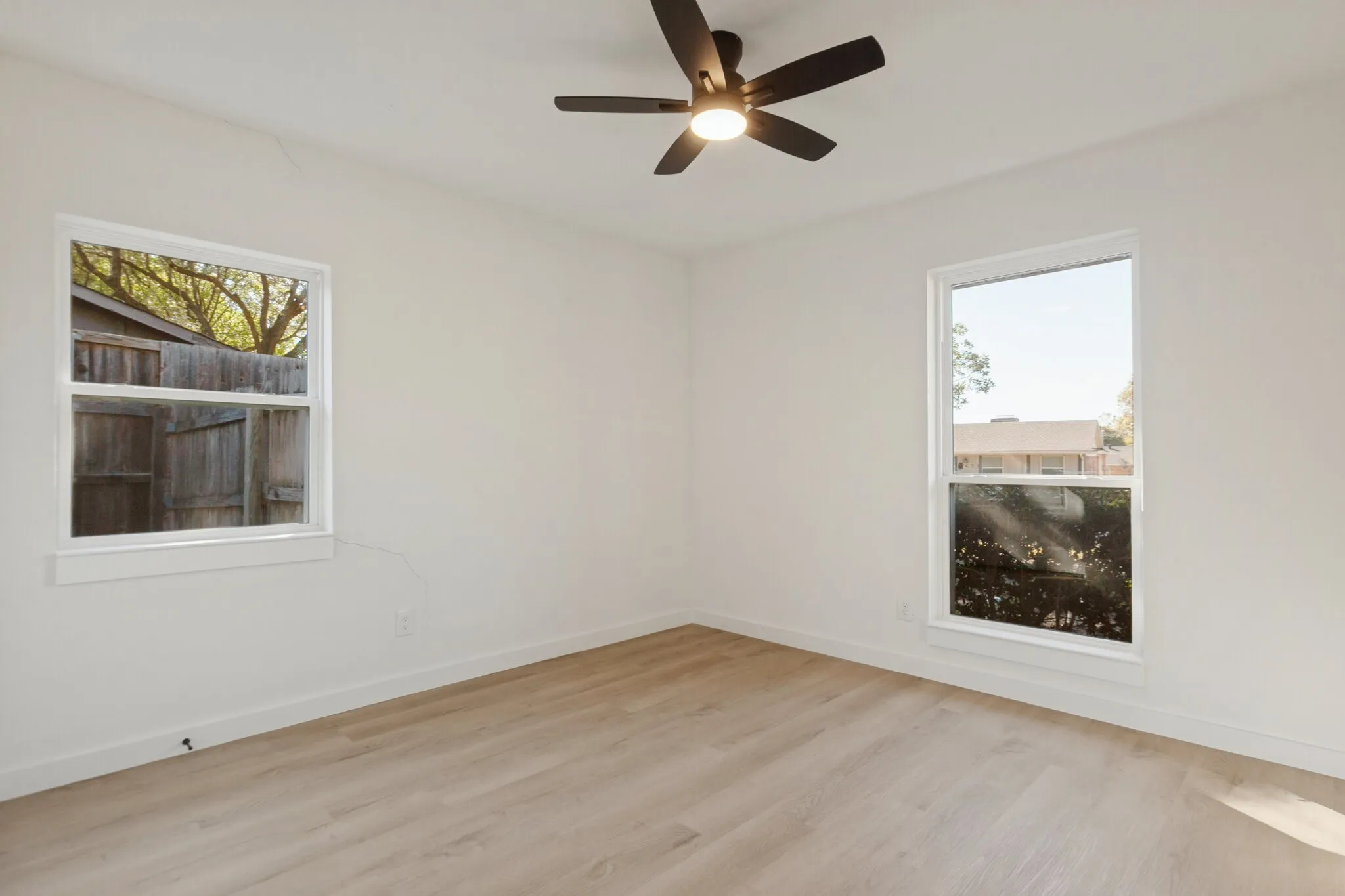 Single Family Residence For Sale in Dallas County , 430 Worcester Way, Richardson, Texas 75080, 3 Bedroom, 2 Bathroom, Garage spaces, 1,698 Sqft, built in 1967, mls#21406444, Real Estate Agent in Richardson, Homes For Sale in Dallas county, Homes For Sale in Richardson, Realtor in Richardson Texas, Real Estate Brokerage Independent Realty Texas, Luminita Cordes Realtor