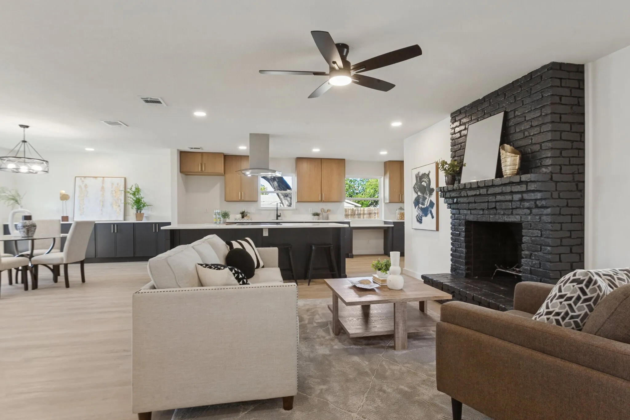 Single Family Residence For Sale in Dallas County , 430 Worcester Way, Richardson, Texas 75080, 3 Bedroom, 2 Bathroom, Garage spaces, 1,698 Sqft, built in 1967, mls#21406444, Real Estate Agent in Richardson, Homes For Sale in Dallas county, Homes For Sale in Richardson, Realtor in Richardson Texas, Real Estate Brokerage Independent Realty Texas, Luminita Cordes Realtor