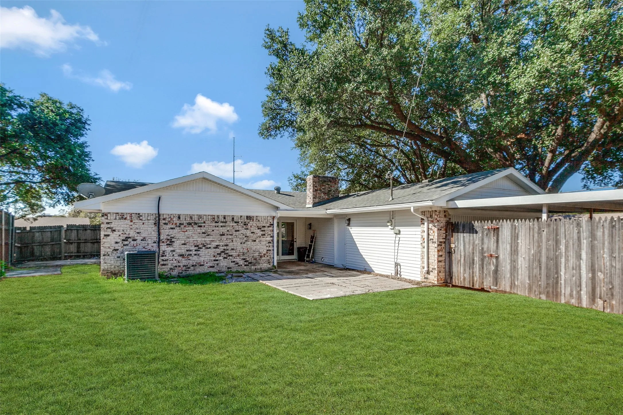 Single Family Residence For Sale in Dallas County , 430 Worcester Way, Richardson, Texas 75080, 3 Bedroom, 2 Bathroom, Garage spaces, 1,698 Sqft, built in 1967, mls#21406444, Real Estate Agent in Richardson, Homes For Sale in Dallas county, Homes For Sale in Richardson, Realtor in Richardson Texas, Real Estate Brokerage Independent Realty Texas, Luminita Cordes Realtor