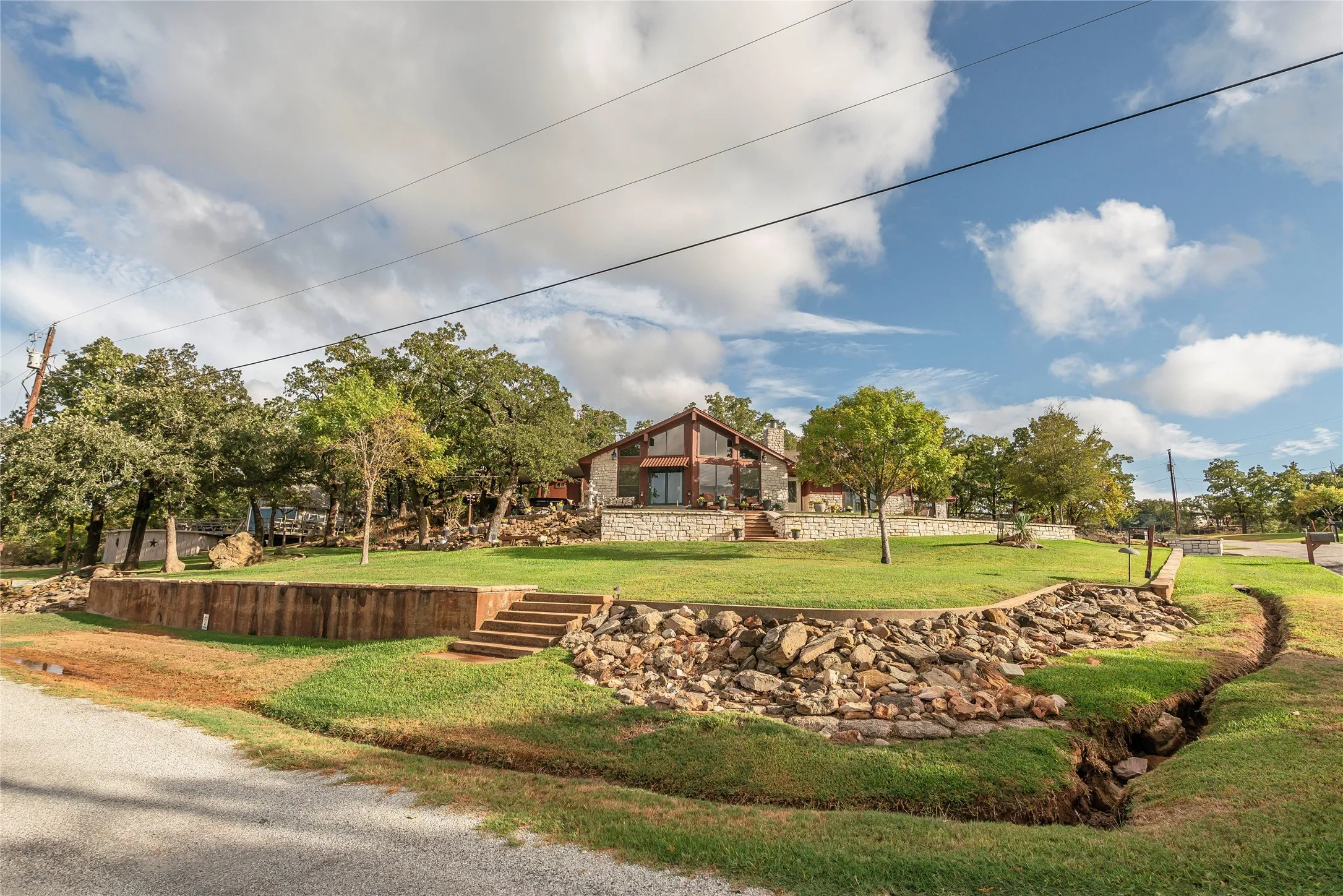 Single Family Residence For Sale in Montague County , 172 Cheyenne Drive, Nocona, Texas 76255, 3 Bedroom, 2 Bathroom, 2 Garage spaces, 1,572 Sqft, built in 2000, mls#21405701, Real Estate Agent in Nocona, Homes For Sale in Montague county, Homes For Sale in Nocona, Realtor in Nocona Texas, Real Estate Brokerage Independent Realty Texas, Luminita Cordes Realtor