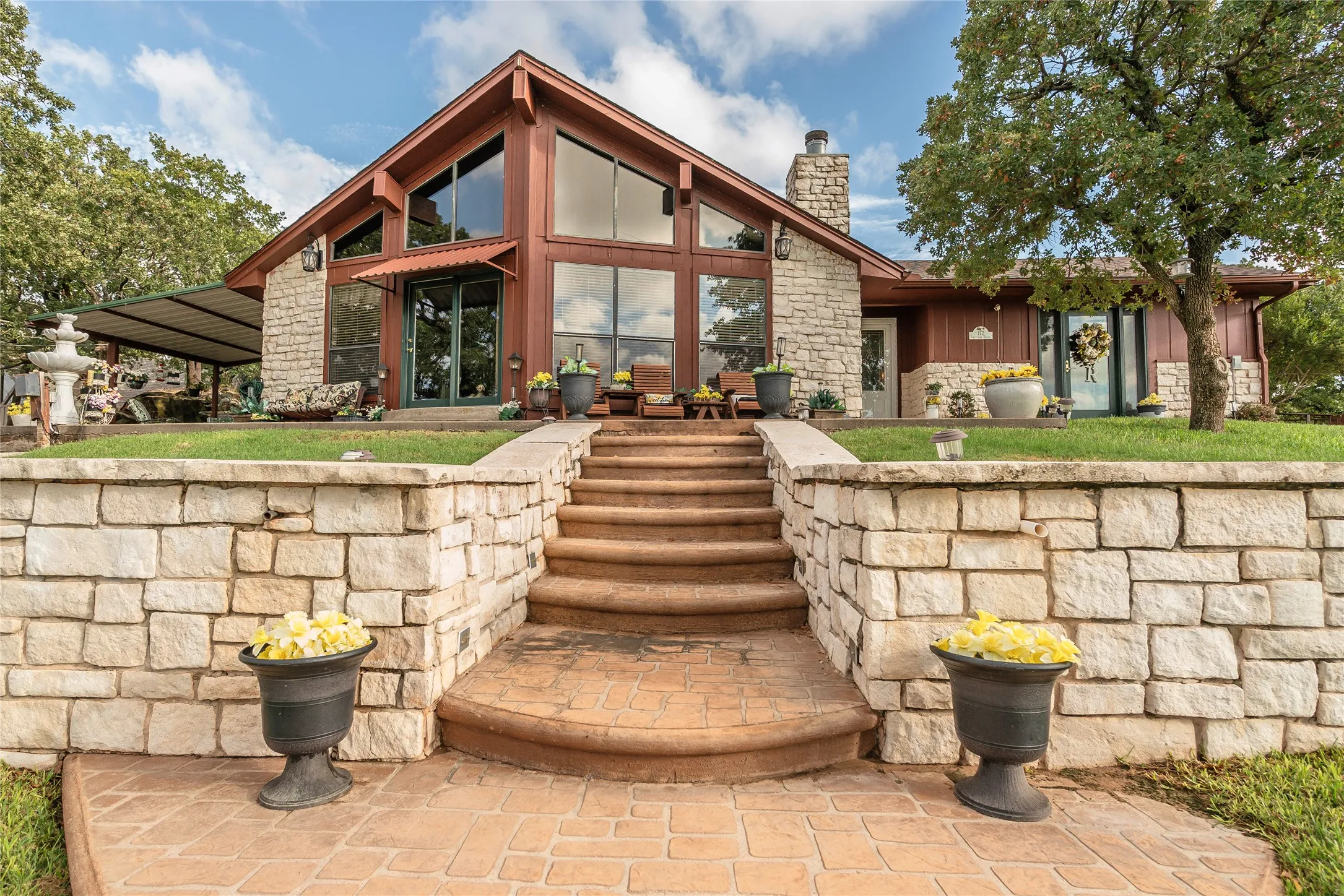 Single Family Residence For Sale in Montague County , 172 Cheyenne Drive, Nocona, Texas 76255, 3 Bedroom, 2 Bathroom, 2 Garage spaces, 1,572 Sqft, built in 2000, mls#21405701, Real Estate Agent in Nocona, Homes For Sale in Montague county, Homes For Sale in Nocona, Realtor in Nocona Texas, Real Estate Brokerage Independent Realty Texas, Luminita Cordes Realtor