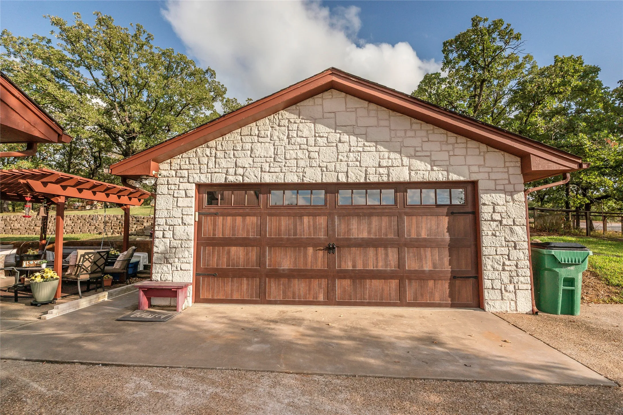 Single Family Residence For Sale in Montague County , 172 Cheyenne Drive, Nocona, Texas 76255, 3 Bedroom, 2 Bathroom, 2 Garage spaces, 1,572 Sqft, built in 2000, mls#21405701, Real Estate Agent in Nocona, Homes For Sale in Montague county, Homes For Sale in Nocona, Realtor in Nocona Texas, Real Estate Brokerage Independent Realty Texas, Luminita Cordes Realtor