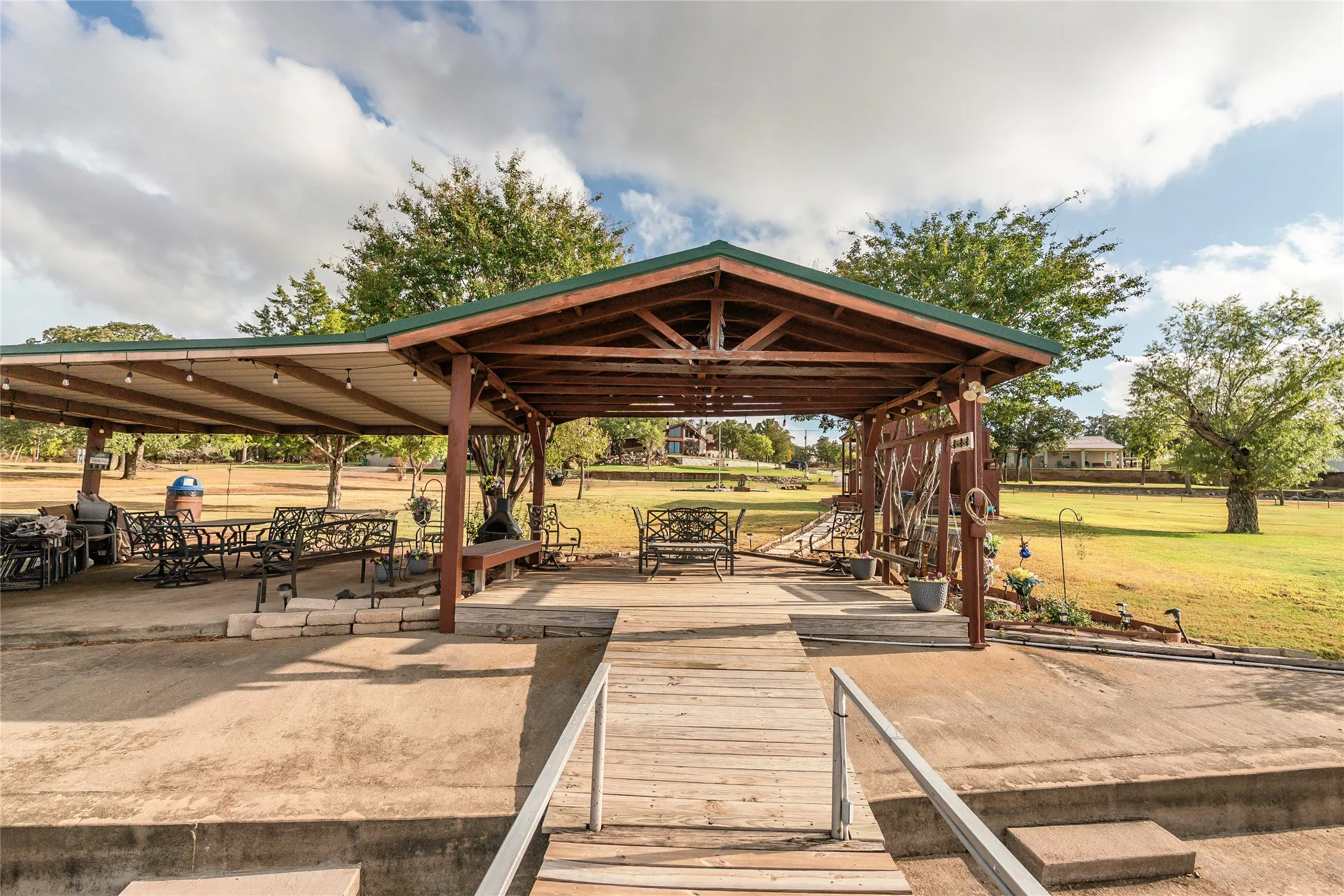 Single Family Residence For Sale in Montague County , 172 Cheyenne Drive, Nocona, Texas 76255, 3 Bedroom, 2 Bathroom, 2 Garage spaces, 1,572 Sqft, built in 2000, mls#21405701, Real Estate Agent in Nocona, Homes For Sale in Montague county, Homes For Sale in Nocona, Realtor in Nocona Texas, Real Estate Brokerage Independent Realty Texas, Luminita Cordes Realtor