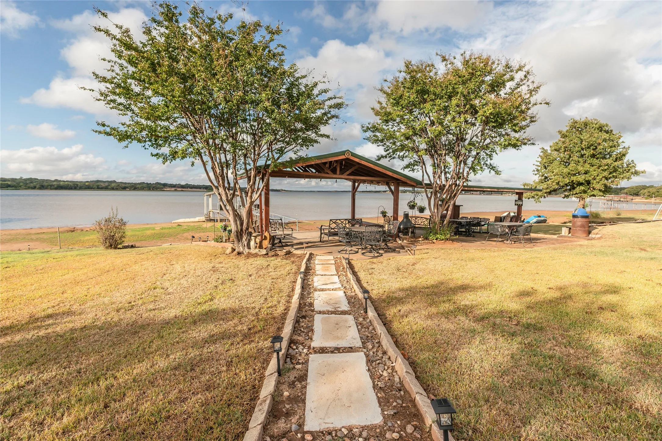 Single Family Residence For Sale in Montague County , 172 Cheyenne Drive, Nocona, Texas 76255, 3 Bedroom, 2 Bathroom, 2 Garage spaces, 1,572 Sqft, built in 2000, mls#21405701, Real Estate Agent in Nocona, Homes For Sale in Montague county, Homes For Sale in Nocona, Realtor in Nocona Texas, Real Estate Brokerage Independent Realty Texas, Luminita Cordes Realtor