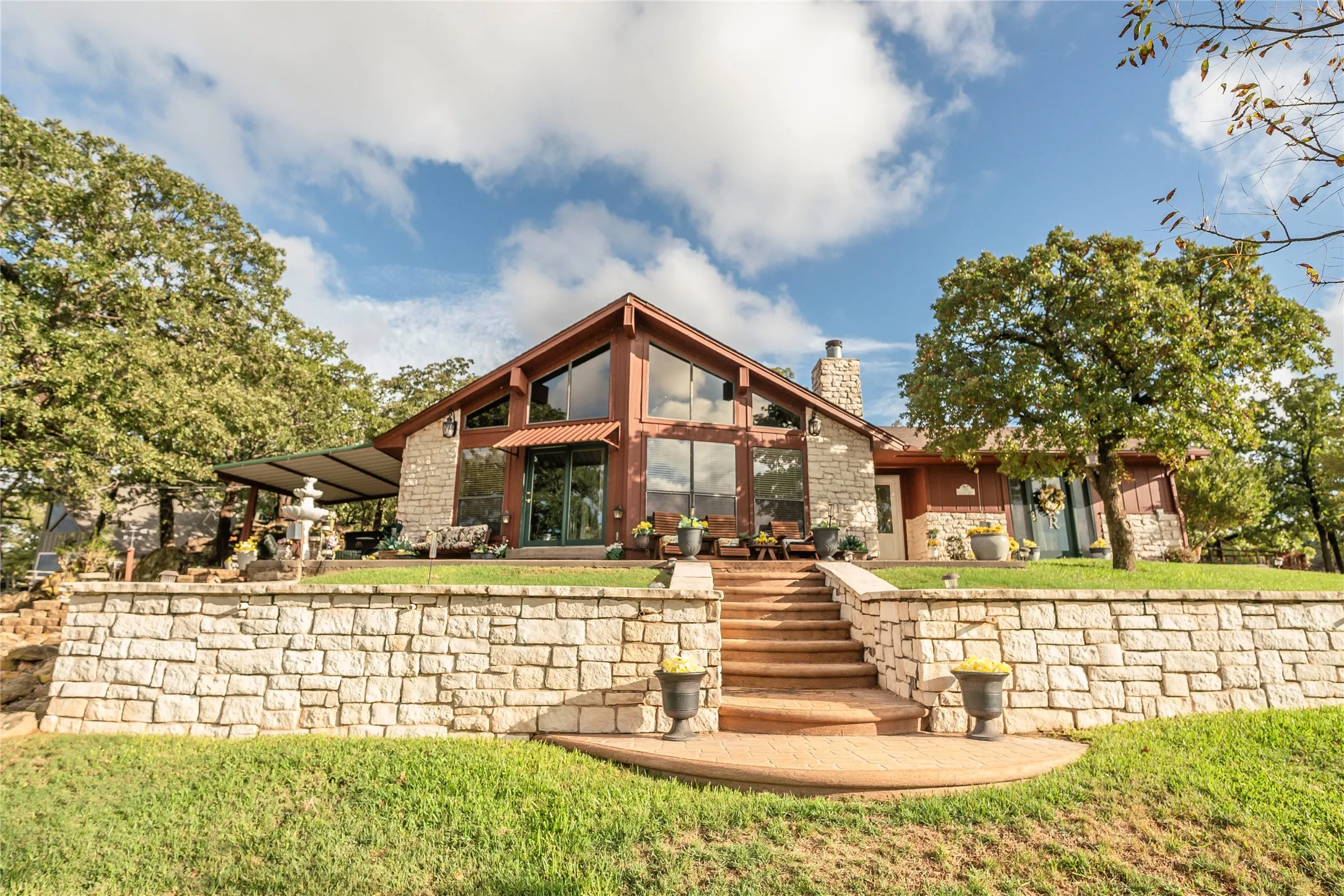 Single Family Residence For Sale in Montague County , 172 Cheyenne Drive, Nocona, Texas 76255, 3 Bedroom, 2 Bathroom, 2 Garage spaces, 1,572 Sqft, built in 2000, mls#21405701, Real Estate Agent in Nocona, Homes For Sale in Montague county, Homes For Sale in Nocona, Realtor in Nocona Texas, Real Estate Brokerage Independent Realty Texas, Luminita Cordes Realtor