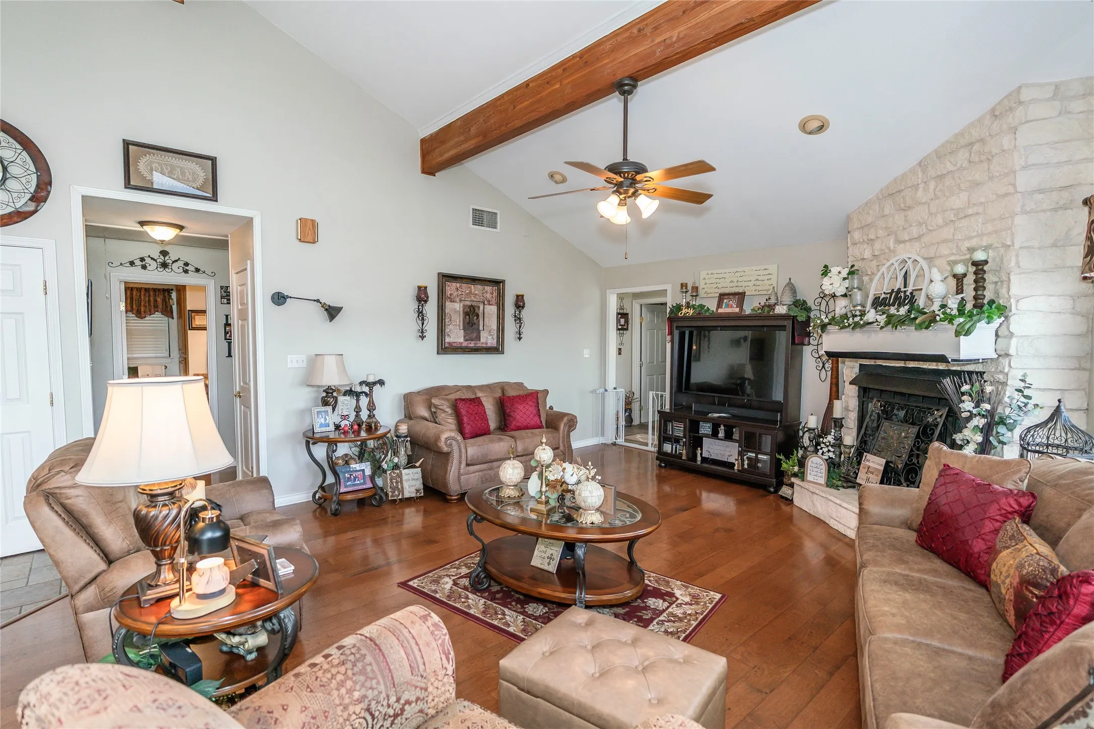 Single Family Residence For Sale in Montague County , 172 Cheyenne Drive, Nocona, Texas 76255, 3 Bedroom, 2 Bathroom, 2 Garage spaces, 1,572 Sqft, built in 2000, mls#21405701, Real Estate Agent in Nocona, Homes For Sale in Montague county, Homes For Sale in Nocona, Realtor in Nocona Texas, Real Estate Brokerage Independent Realty Texas, Luminita Cordes Realtor
