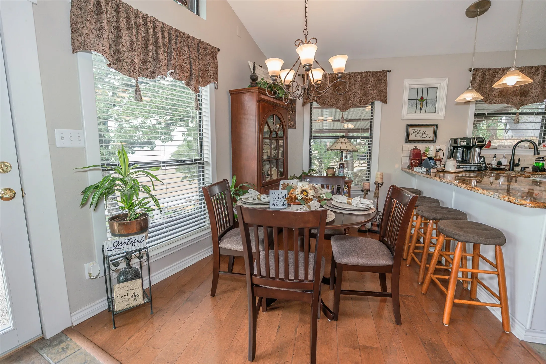 Single Family Residence For Sale in Montague County , 172 Cheyenne Drive, Nocona, Texas 76255, 3 Bedroom, 2 Bathroom, 2 Garage spaces, 1,572 Sqft, built in 2000, mls#21405701, Real Estate Agent in Nocona, Homes For Sale in Montague county, Homes For Sale in Nocona, Realtor in Nocona Texas, Real Estate Brokerage Independent Realty Texas, Luminita Cordes Realtor