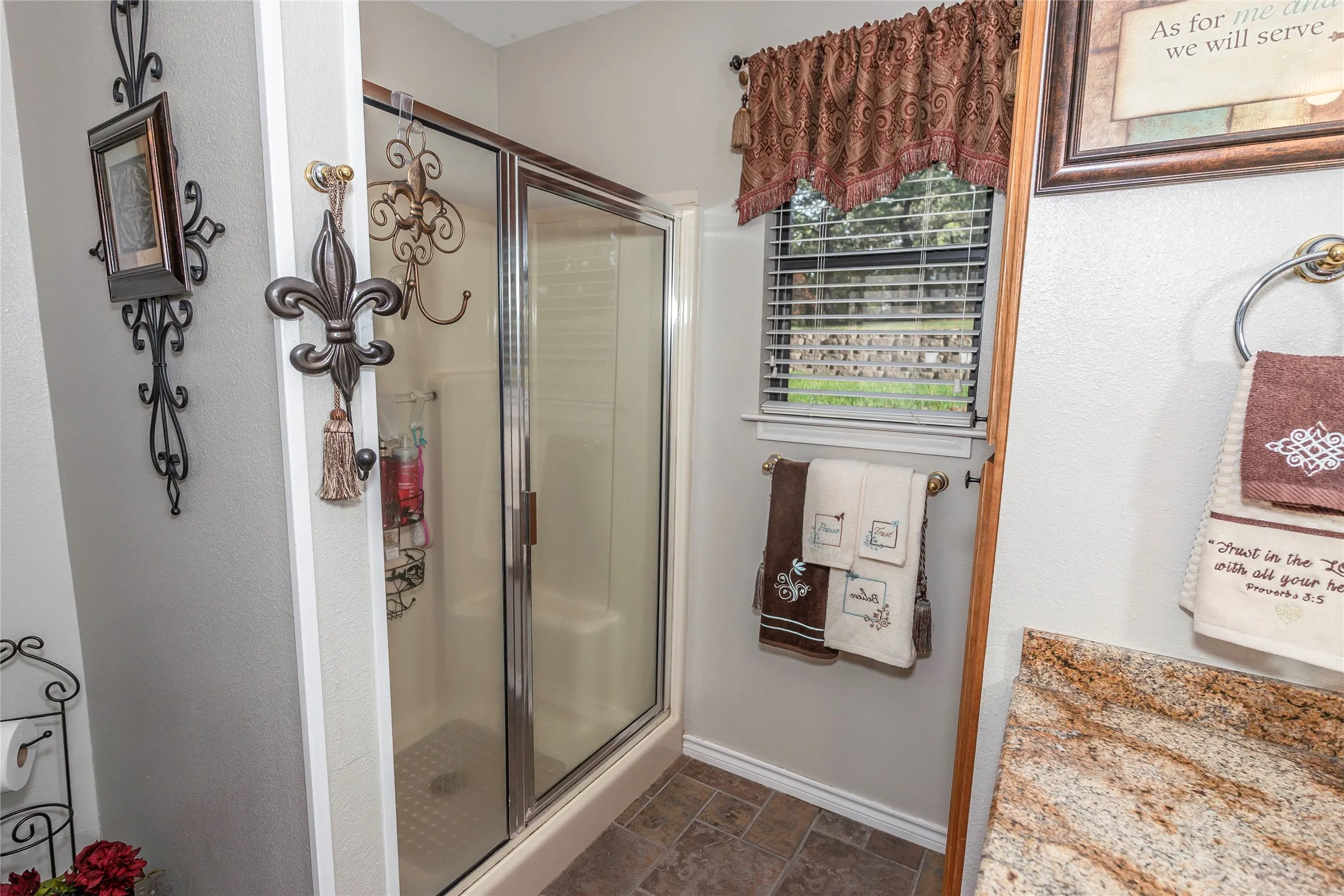 Single Family Residence For Sale in Montague County , 172 Cheyenne Drive, Nocona, Texas 76255, 3 Bedroom, 2 Bathroom, 2 Garage spaces, 1,572 Sqft, built in 2000, mls#21405701, Real Estate Agent in Nocona, Homes For Sale in Montague county, Homes For Sale in Nocona, Realtor in Nocona Texas, Real Estate Brokerage Independent Realty Texas, Luminita Cordes Realtor
