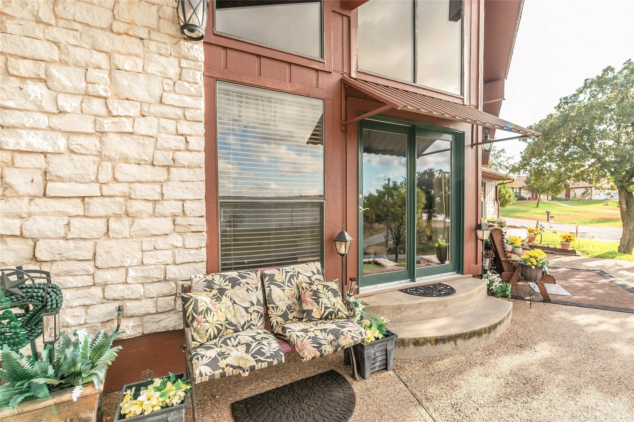 Single Family Residence For Sale in Montague County , 172 Cheyenne Drive, Nocona, Texas 76255, 3 Bedroom, 2 Bathroom, 2 Garage spaces, 1,572 Sqft, built in 2000, mls#21405701, Real Estate Agent in Nocona, Homes For Sale in Montague county, Homes For Sale in Nocona, Realtor in Nocona Texas, Real Estate Brokerage Independent Realty Texas, Luminita Cordes Realtor