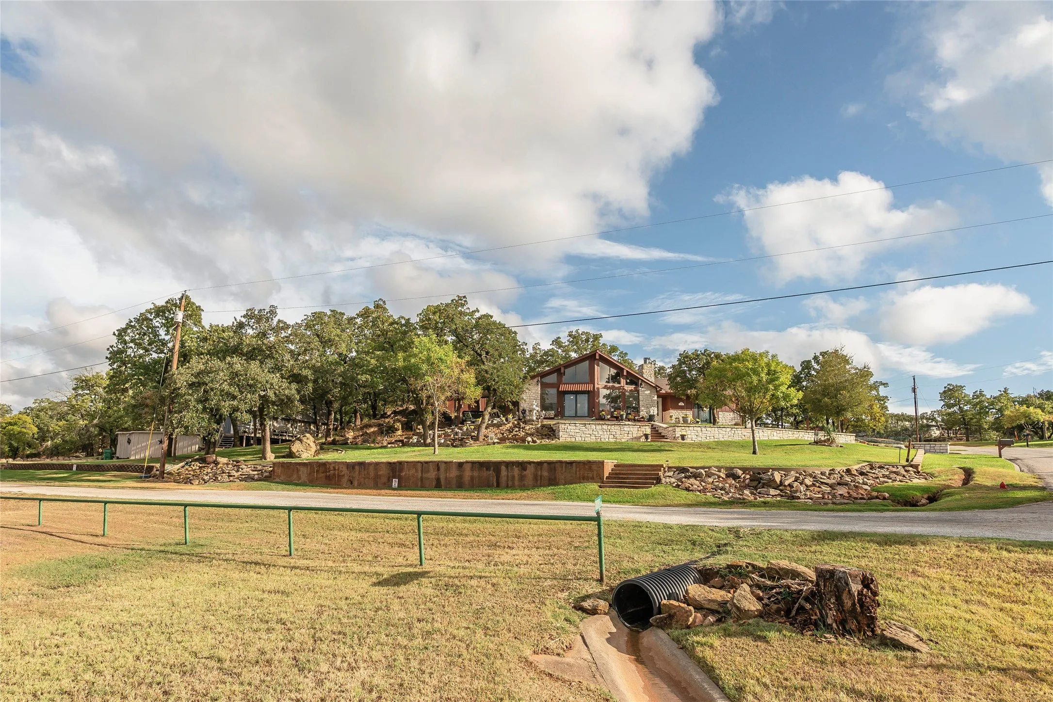 Single Family Residence For Sale in Montague County , 172 Cheyenne Drive, Nocona, Texas 76255, 3 Bedroom, 2 Bathroom, 2 Garage spaces, 1,572 Sqft, built in 2000, mls#21405701, Real Estate Agent in Nocona, Homes For Sale in Montague county, Homes For Sale in Nocona, Realtor in Nocona Texas, Real Estate Brokerage Independent Realty Texas, Luminita Cordes Realtor