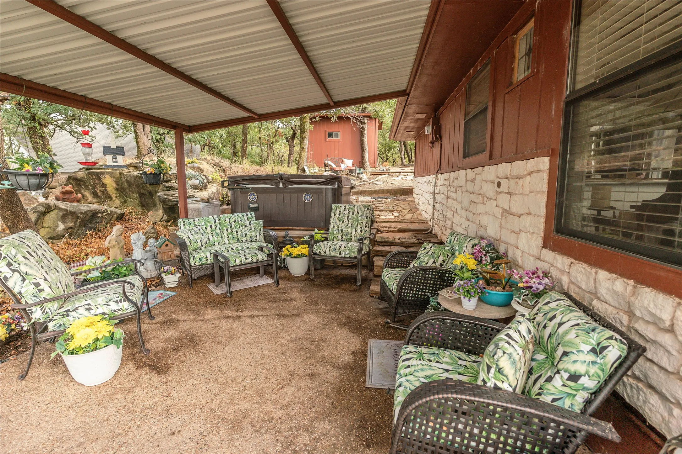 Single Family Residence For Sale in Montague County , 172 Cheyenne Drive, Nocona, Texas 76255, 3 Bedroom, 2 Bathroom, 2 Garage spaces, 1,572 Sqft, built in 2000, mls#21405701, Real Estate Agent in Nocona, Homes For Sale in Montague county, Homes For Sale in Nocona, Realtor in Nocona Texas, Real Estate Brokerage Independent Realty Texas, Luminita Cordes Realtor