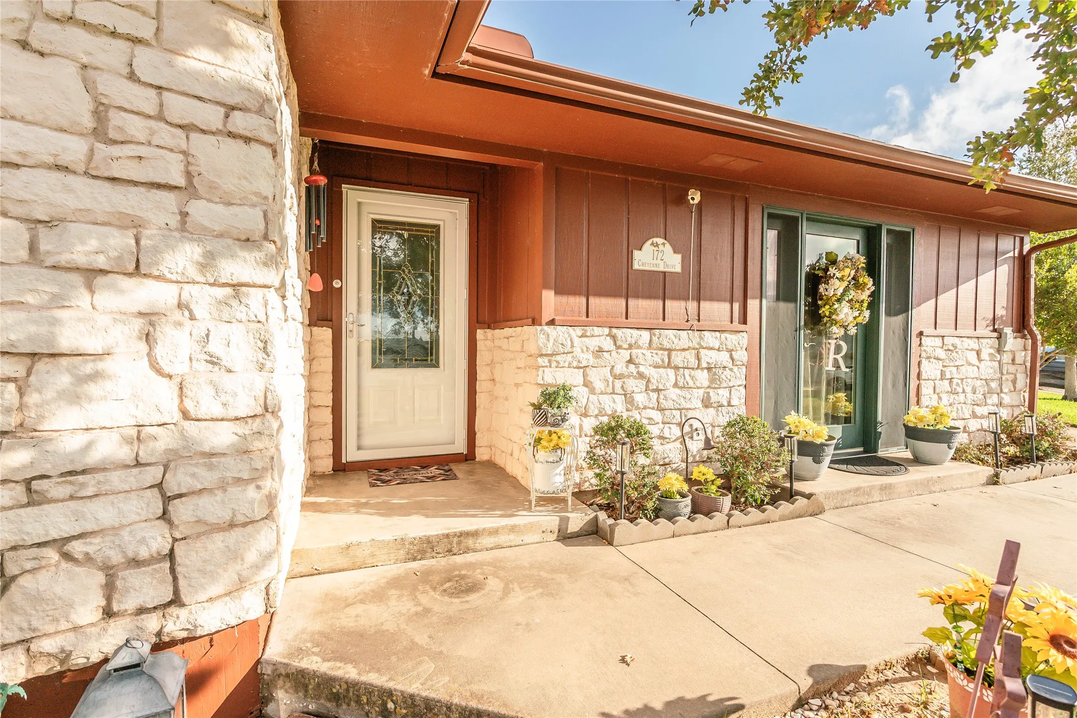 Single Family Residence For Sale in Montague County , 172 Cheyenne Drive, Nocona, Texas 76255, 3 Bedroom, 2 Bathroom, 2 Garage spaces, 1,572 Sqft, built in 2000, mls#21405701, Real Estate Agent in Nocona, Homes For Sale in Montague county, Homes For Sale in Nocona, Realtor in Nocona Texas, Real Estate Brokerage Independent Realty Texas, Luminita Cordes Realtor