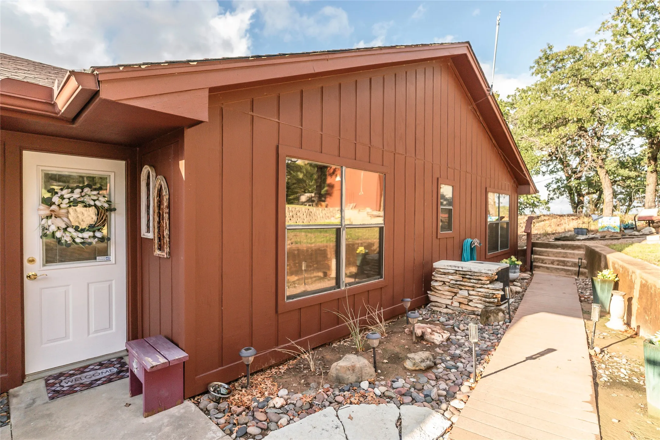 Single Family Residence For Sale in Montague County , 172 Cheyenne Drive, Nocona, Texas 76255, 3 Bedroom, 2 Bathroom, 2 Garage spaces, 1,572 Sqft, built in 2000, mls#21405701, Real Estate Agent in Nocona, Homes For Sale in Montague county, Homes For Sale in Nocona, Realtor in Nocona Texas, Real Estate Brokerage Independent Realty Texas, Luminita Cordes Realtor