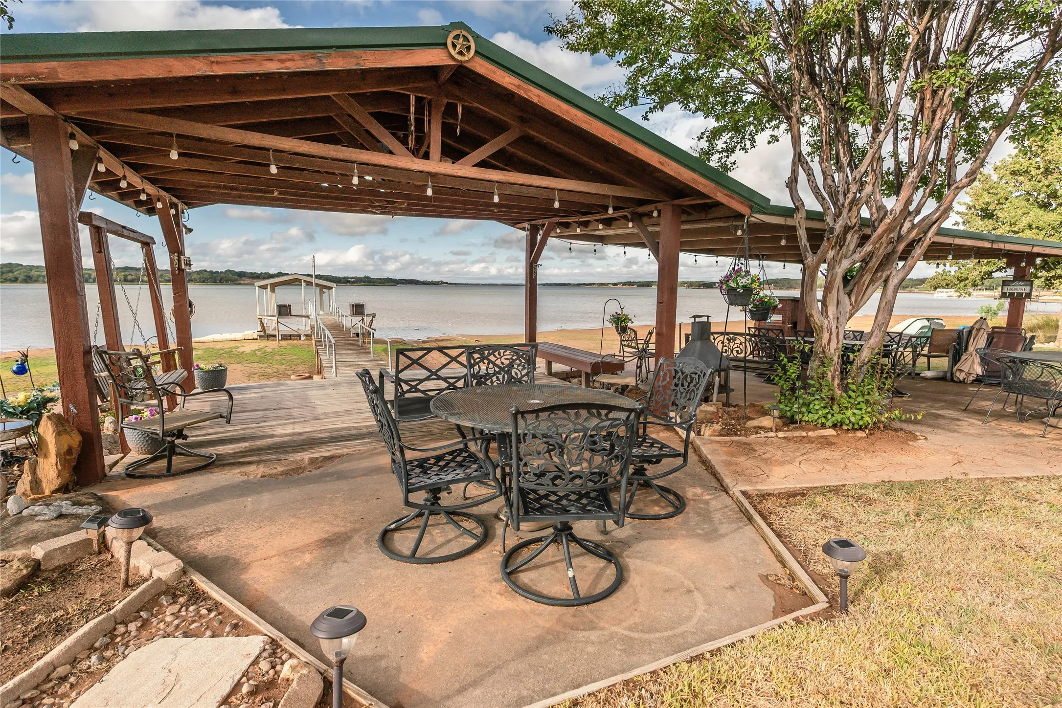 Single Family Residence For Sale in Montague County , 172 Cheyenne Drive, Nocona, Texas 76255, 3 Bedroom, 2 Bathroom, 2 Garage spaces, 1,572 Sqft, built in 2000, mls#21405701, Real Estate Agent in Nocona, Homes For Sale in Montague county, Homes For Sale in Nocona, Realtor in Nocona Texas, Real Estate Brokerage Independent Realty Texas, Luminita Cordes Realtor