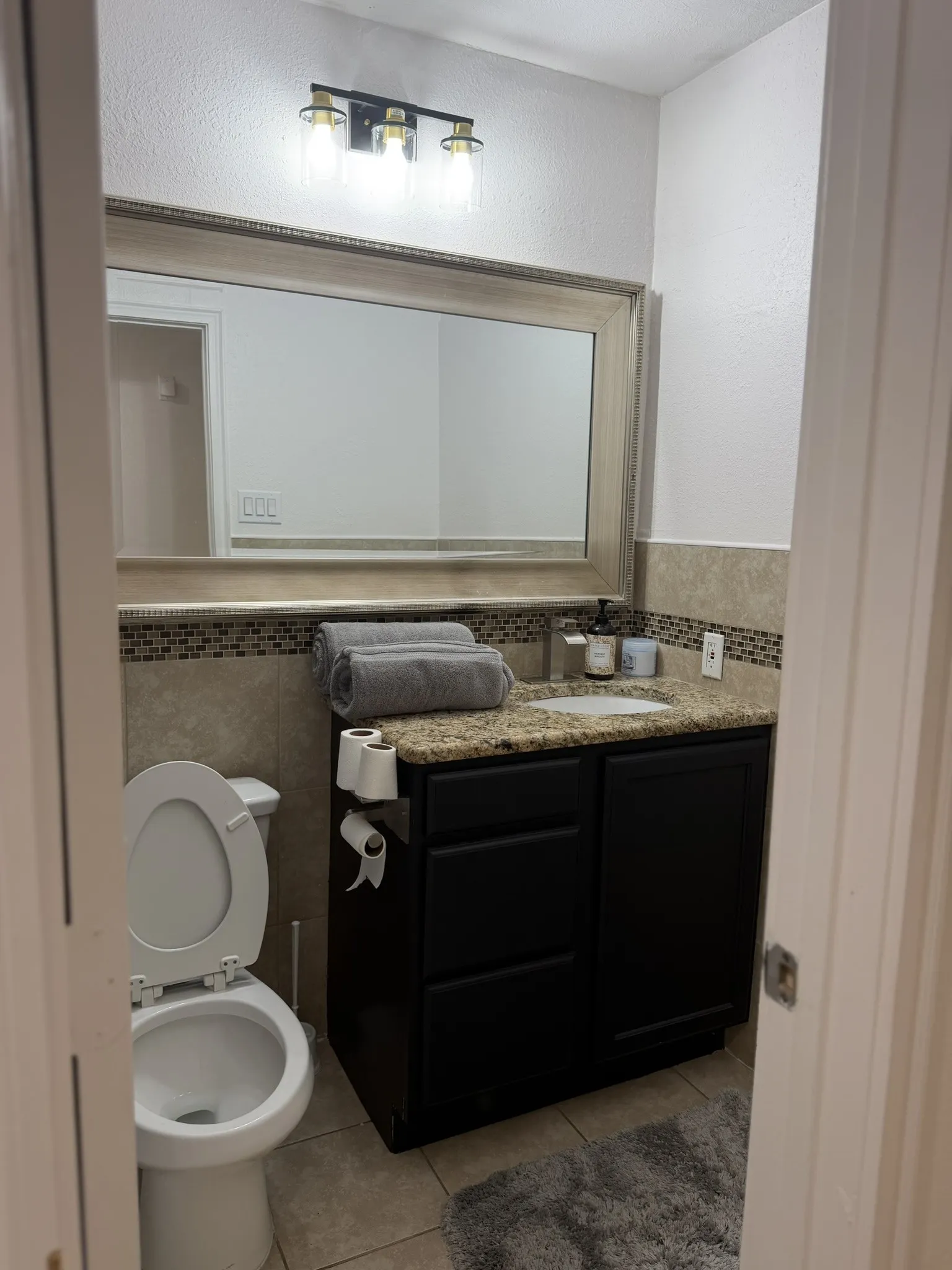 Single Family Residence For Rent in Dallas County , 3932 Sun Valley Court, Irving, Texas 75062, 3 Bedroom, 2 Bathroom, 2 Garage spaces, 1,298 Sqft, built in 1966, mls#21406459, Real Estate Agent in Irving, Homes For Rent in Dallas county, Homes For Rent in Irving, Realtor in Irving Texas, Real Estate Brokerage Independent Realty Texas, Luminita Cordes Realtor