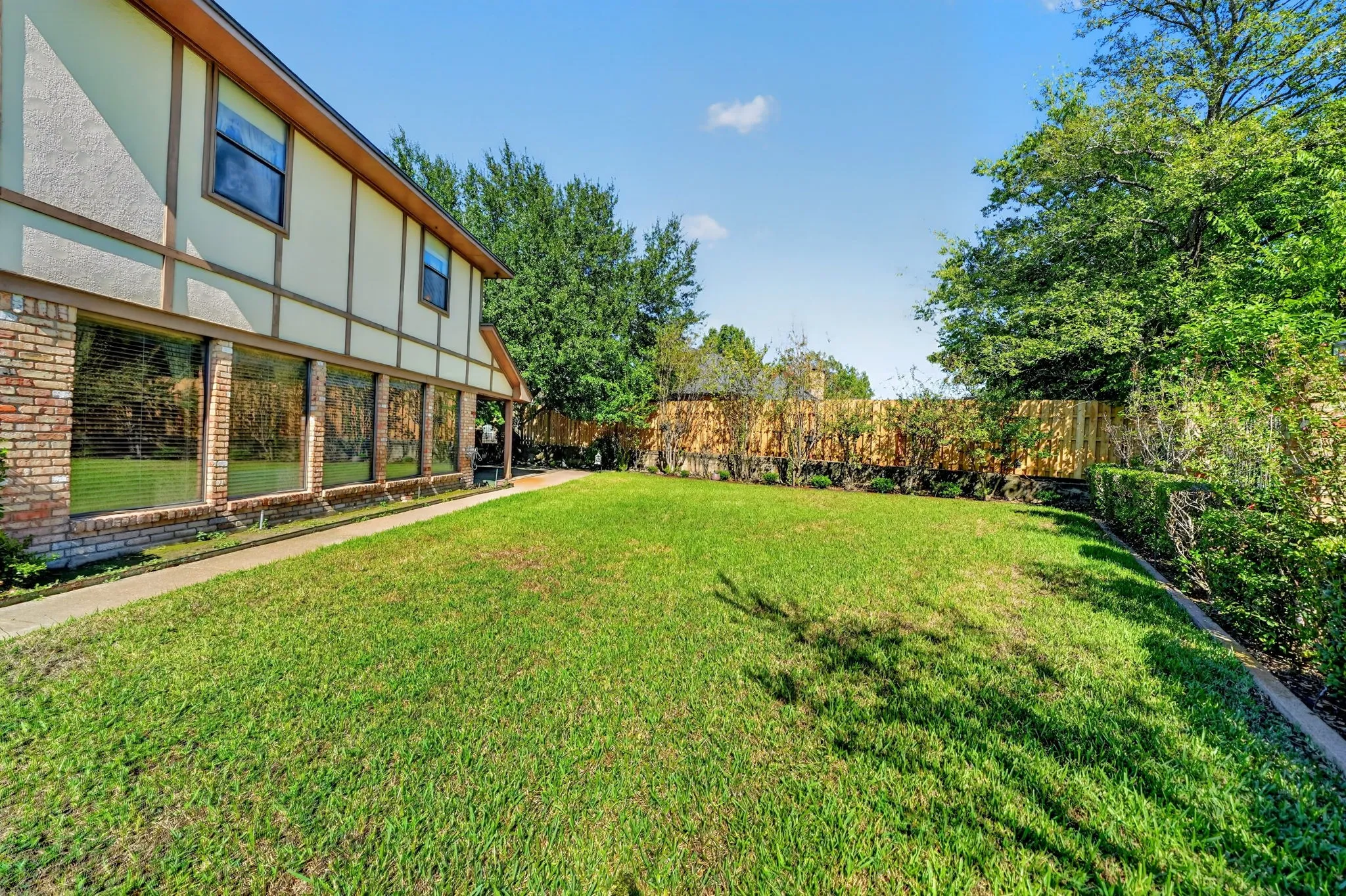 Single Family Residence For Sale in Hunt County , 103 Owl Tree Trail, Greenville, Texas 75402, 4 Bedroom, 3 Bathroom, 2 Garage spaces, 2,838 Sqft, built in 1983, mls#21405105, Real Estate Agent in Greenville, Homes For Sale in Hunt county, Homes For Sale in Greenville, Realtor in Greenville Texas, Real Estate Brokerage Independent Realty Texas, Luminita Cordes Realtor