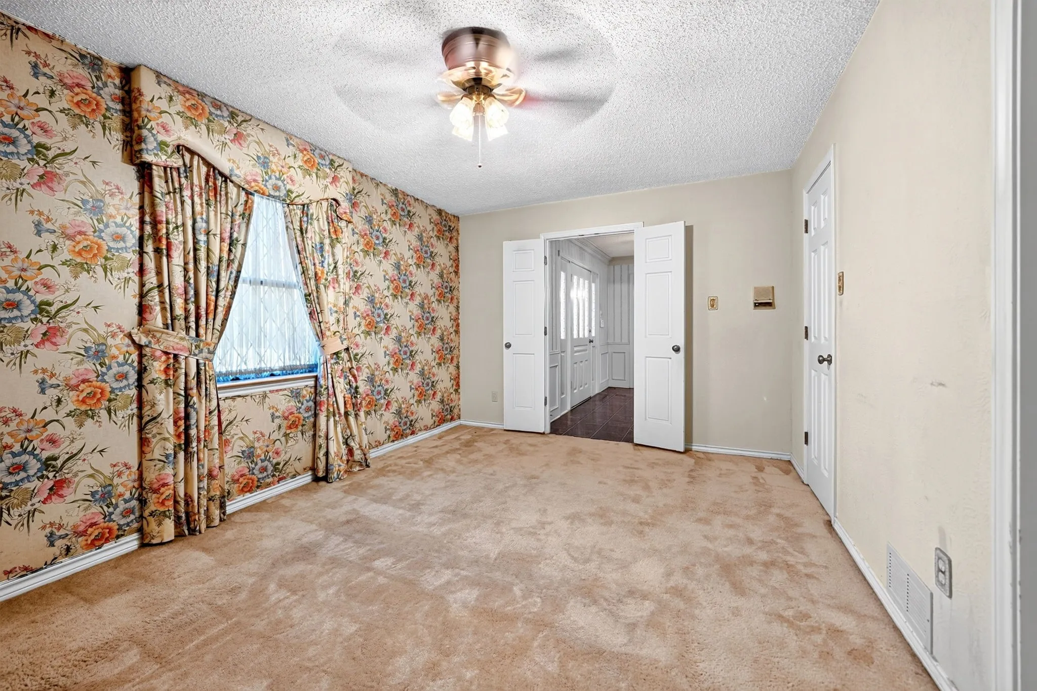 Single Family Residence For Sale in Hunt County , 103 Owl Tree Trail, Greenville, Texas 75402, 4 Bedroom, 3 Bathroom, 2 Garage spaces, 2,838 Sqft, built in 1983, mls#21405105, Real Estate Agent in Greenville, Homes For Sale in Hunt county, Homes For Sale in Greenville, Realtor in Greenville Texas, Real Estate Brokerage Independent Realty Texas, Luminita Cordes Realtor