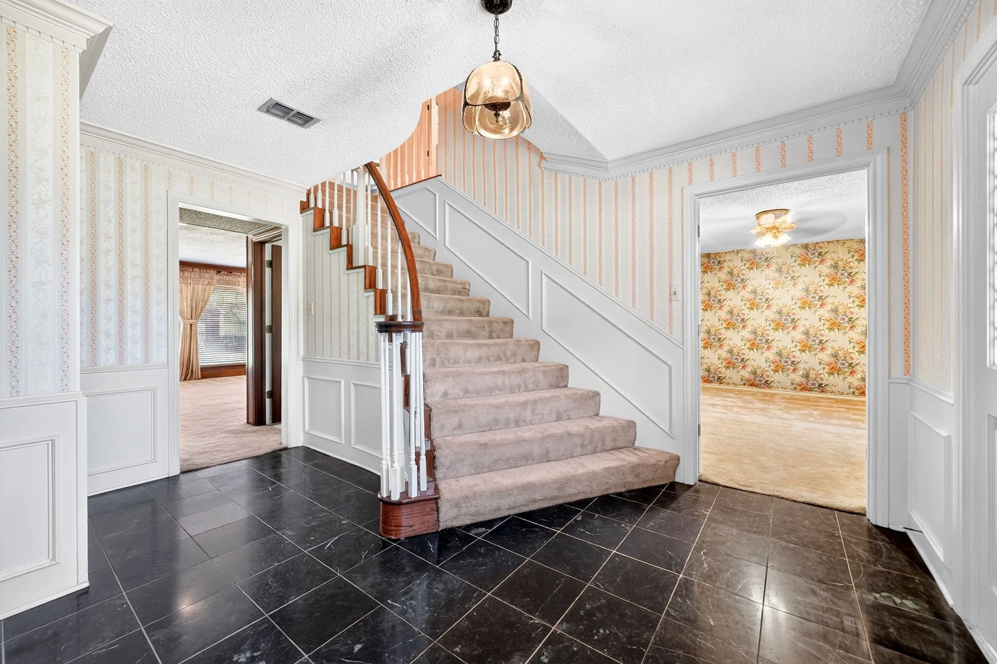Single Family Residence For Sale in Hunt County , 103 Owl Tree Trail, Greenville, Texas 75402, 4 Bedroom, 3 Bathroom, 2 Garage spaces, 2,838 Sqft, built in 1983, mls#21405105, Real Estate Agent in Greenville, Homes For Sale in Hunt county, Homes For Sale in Greenville, Realtor in Greenville Texas, Real Estate Brokerage Independent Realty Texas, Luminita Cordes Realtor