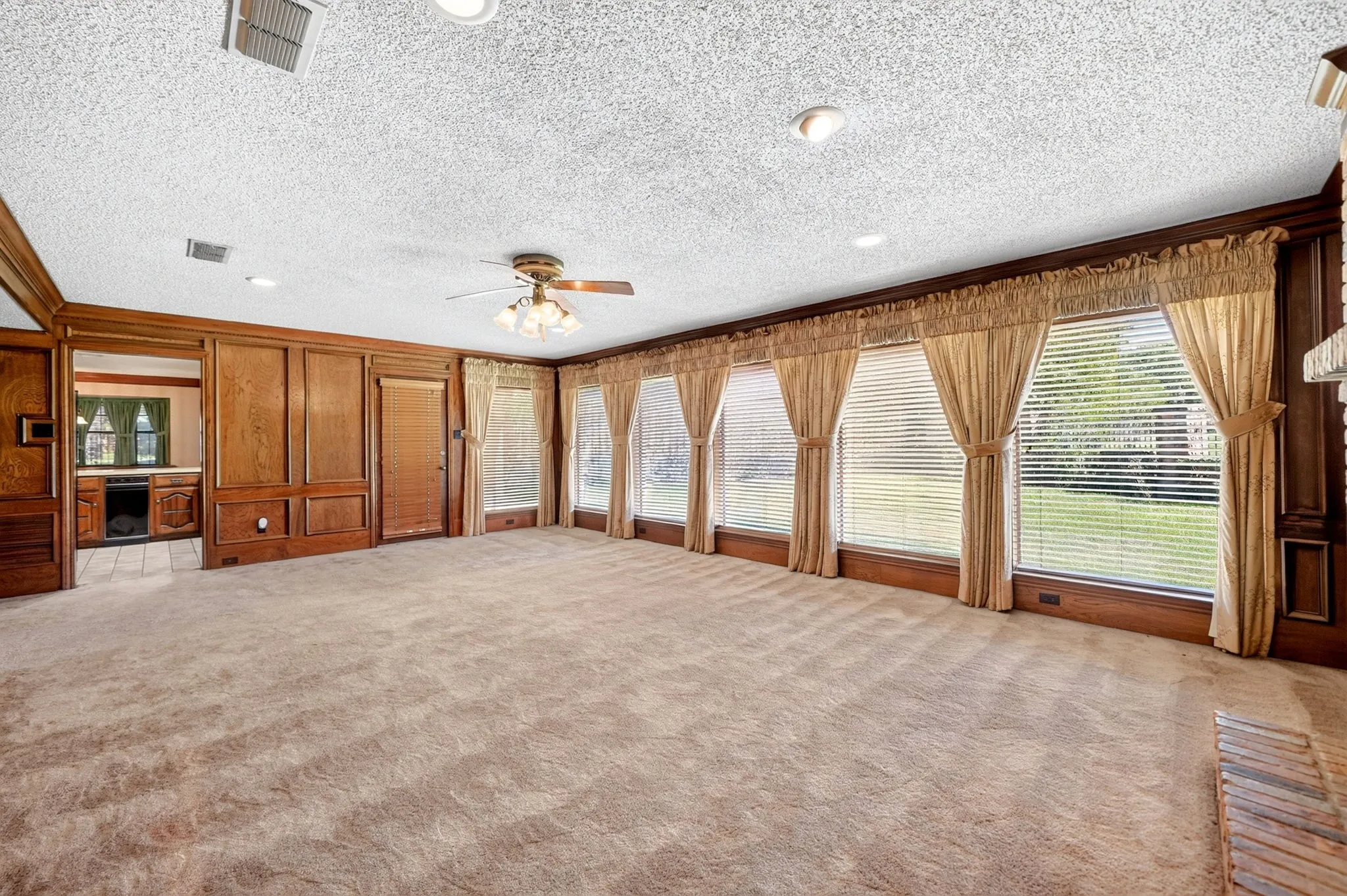 Single Family Residence For Sale in Hunt County , 103 Owl Tree Trail, Greenville, Texas 75402, 4 Bedroom, 3 Bathroom, 2 Garage spaces, 2,838 Sqft, built in 1983, mls#21405105, Real Estate Agent in Greenville, Homes For Sale in Hunt county, Homes For Sale in Greenville, Realtor in Greenville Texas, Real Estate Brokerage Independent Realty Texas, Luminita Cordes Realtor