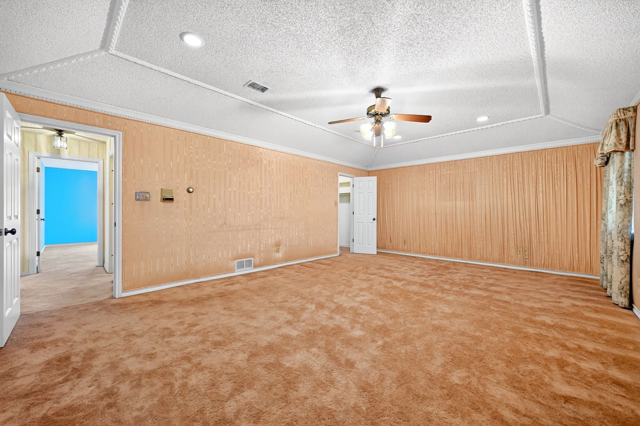 Single Family Residence For Sale in Hunt County , 103 Owl Tree Trail, Greenville, Texas 75402, 4 Bedroom, 3 Bathroom, 2 Garage spaces, 2,838 Sqft, built in 1983, mls#21405105, Real Estate Agent in Greenville, Homes For Sale in Hunt county, Homes For Sale in Greenville, Realtor in Greenville Texas, Real Estate Brokerage Independent Realty Texas, Luminita Cordes Realtor
