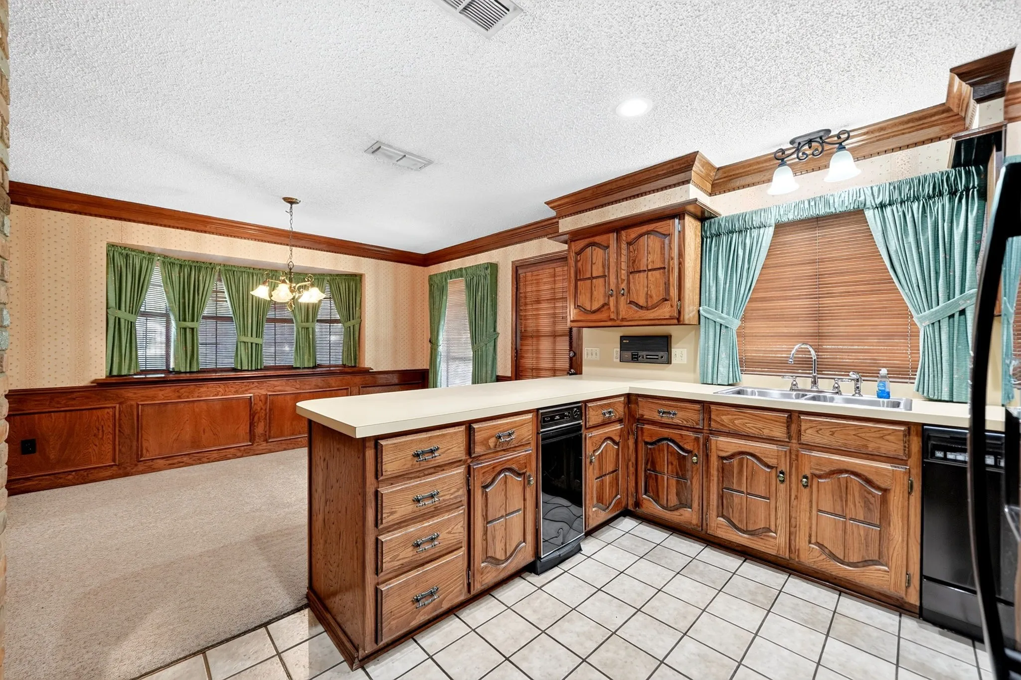 Single Family Residence For Sale in Hunt County , 103 Owl Tree Trail, Greenville, Texas 75402, 4 Bedroom, 3 Bathroom, 2 Garage spaces, 2,838 Sqft, built in 1983, mls#21405105, Real Estate Agent in Greenville, Homes For Sale in Hunt county, Homes For Sale in Greenville, Realtor in Greenville Texas, Real Estate Brokerage Independent Realty Texas, Luminita Cordes Realtor