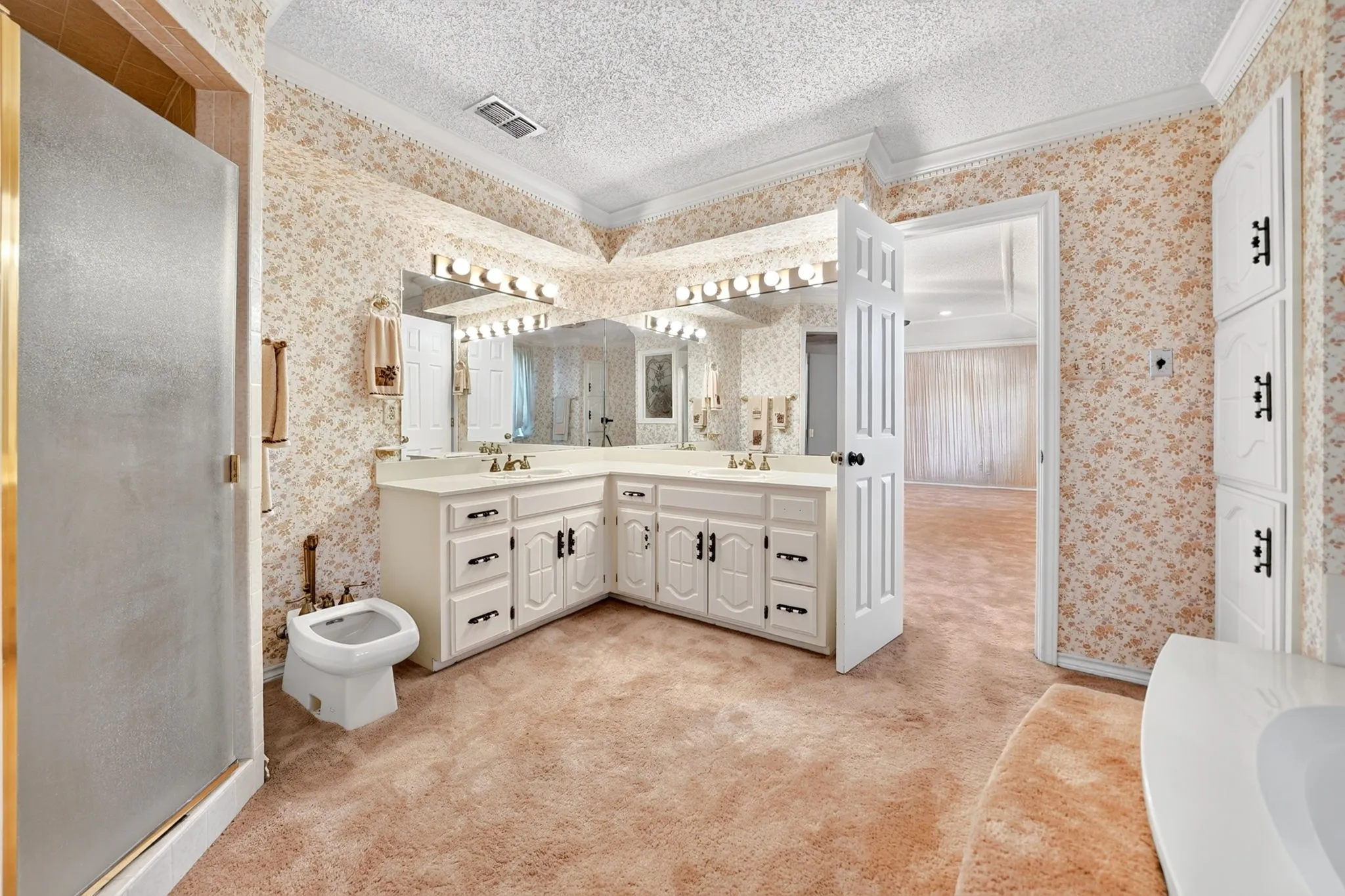 Single Family Residence For Sale in Hunt County , 103 Owl Tree Trail, Greenville, Texas 75402, 4 Bedroom, 3 Bathroom, 2 Garage spaces, 2,838 Sqft, built in 1983, mls#21405105, Real Estate Agent in Greenville, Homes For Sale in Hunt county, Homes For Sale in Greenville, Realtor in Greenville Texas, Real Estate Brokerage Independent Realty Texas, Luminita Cordes Realtor