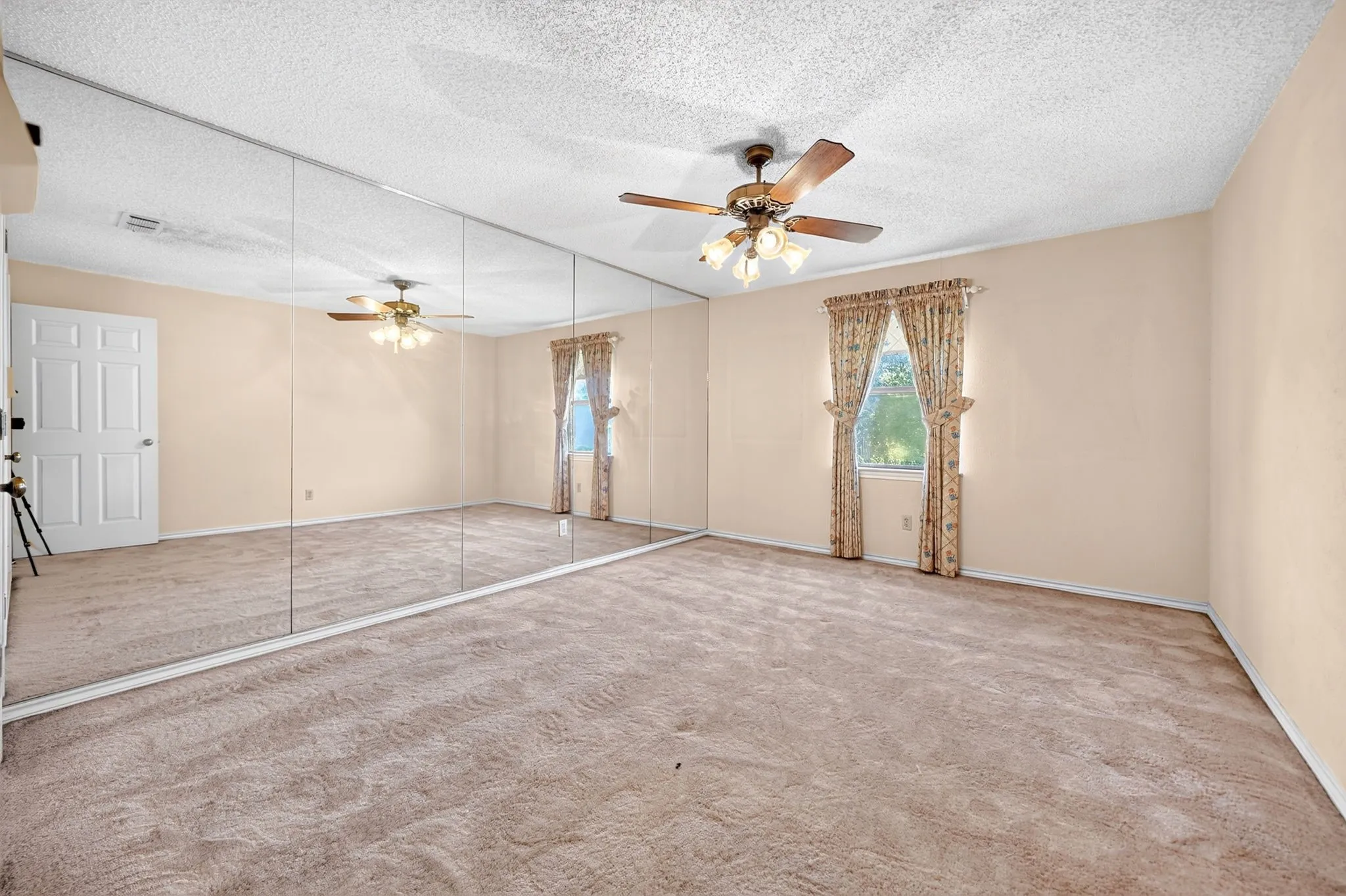 Single Family Residence For Sale in Hunt County , 103 Owl Tree Trail, Greenville, Texas 75402, 4 Bedroom, 3 Bathroom, 2 Garage spaces, 2,838 Sqft, built in 1983, mls#21405105, Real Estate Agent in Greenville, Homes For Sale in Hunt county, Homes For Sale in Greenville, Realtor in Greenville Texas, Real Estate Brokerage Independent Realty Texas, Luminita Cordes Realtor