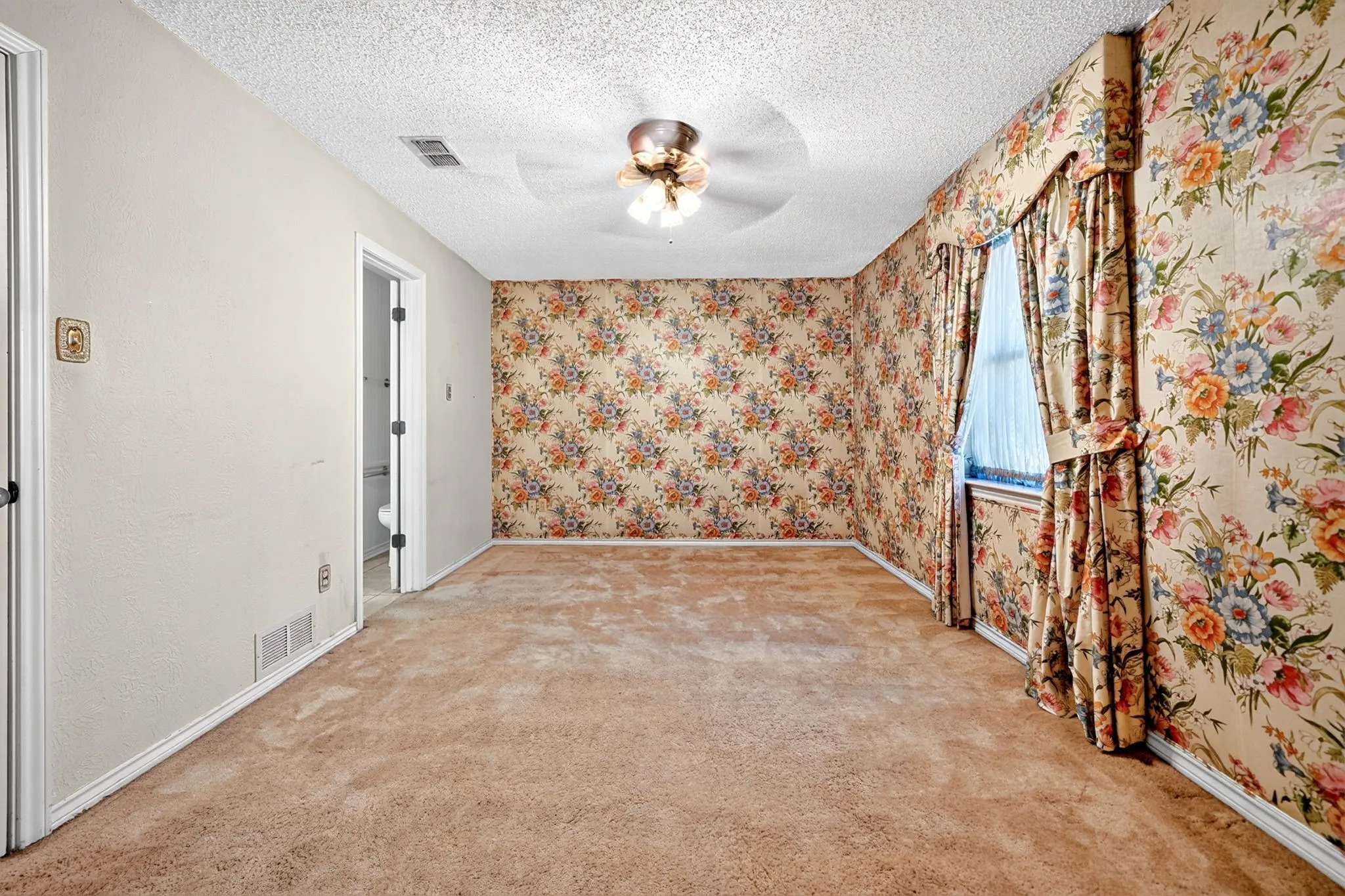 Single Family Residence For Sale in Hunt County , 103 Owl Tree Trail, Greenville, Texas 75402, 4 Bedroom, 3 Bathroom, 2 Garage spaces, 2,838 Sqft, built in 1983, mls#21405105, Real Estate Agent in Greenville, Homes For Sale in Hunt county, Homes For Sale in Greenville, Realtor in Greenville Texas, Real Estate Brokerage Independent Realty Texas, Luminita Cordes Realtor
