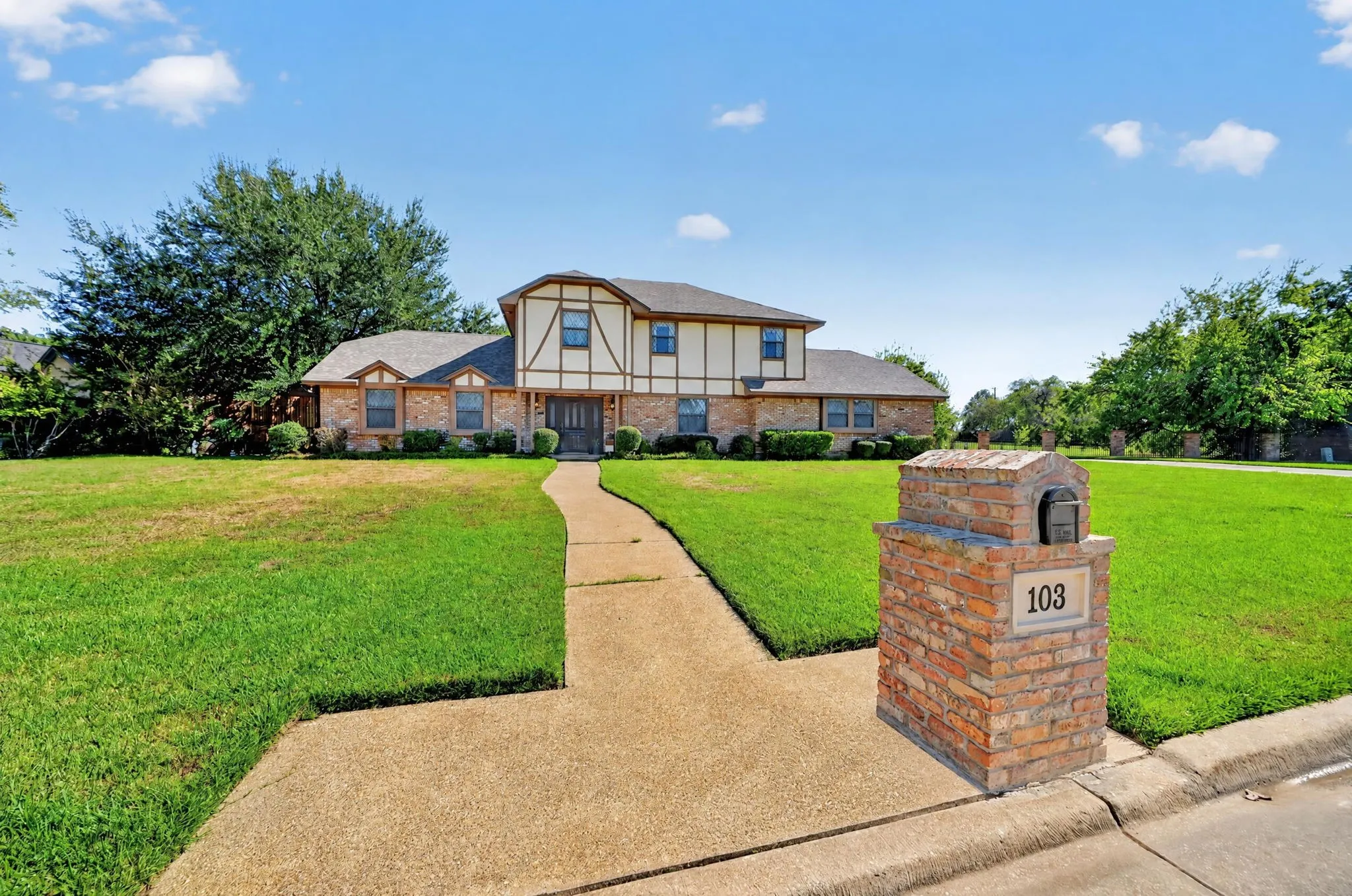 Single Family Residence For Sale in Hunt County , 103 Owl Tree Trail, Greenville, Texas 75402, 4 Bedroom, 3 Bathroom, 2 Garage spaces, 2,838 Sqft, built in 1983, mls#21405105, Real Estate Agent in Greenville, Homes For Sale in Hunt county, Homes For Sale in Greenville, Realtor in Greenville Texas, Real Estate Brokerage Independent Realty Texas, Luminita Cordes Realtor