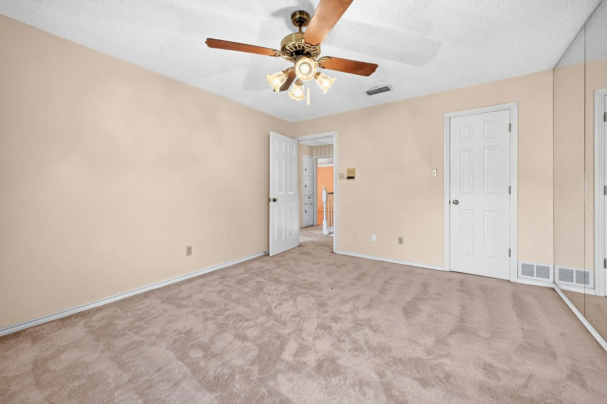 Single Family Residence For Sale in Hunt County , 103 Owl Tree Trail, Greenville, Texas 75402, 4 Bedroom, 3 Bathroom, 2 Garage spaces, 2,838 Sqft, built in 1983, mls#21405105, Real Estate Agent in Greenville, Homes For Sale in Hunt county, Homes For Sale in Greenville, Realtor in Greenville Texas, Real Estate Brokerage Independent Realty Texas, Luminita Cordes Realtor