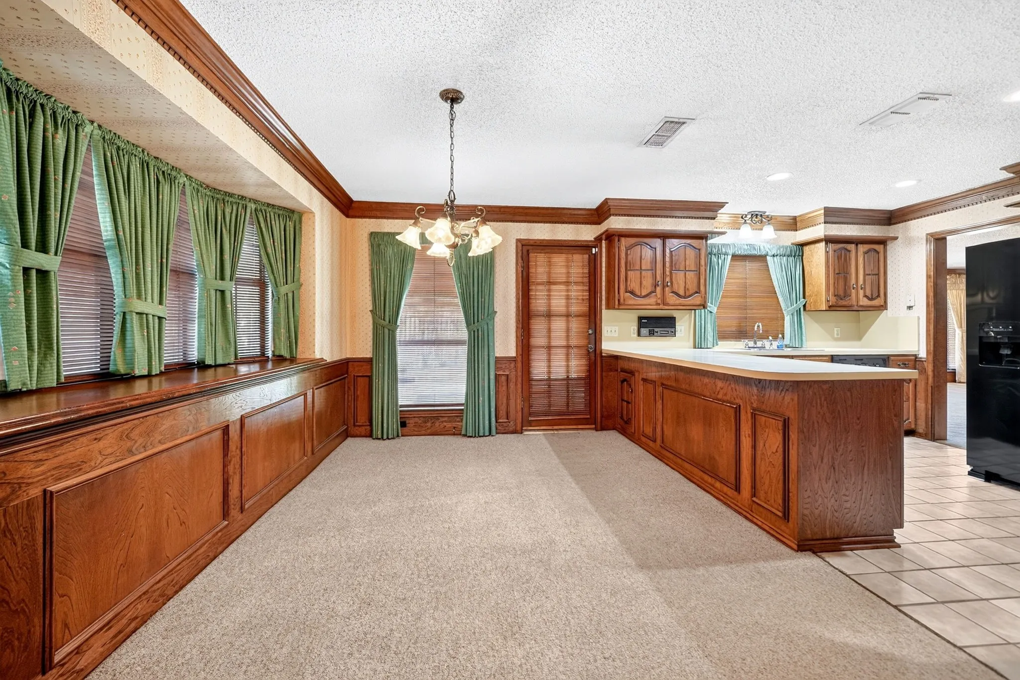 Single Family Residence For Sale in Hunt County , 103 Owl Tree Trail, Greenville, Texas 75402, 4 Bedroom, 3 Bathroom, 2 Garage spaces, 2,838 Sqft, built in 1983, mls#21405105, Real Estate Agent in Greenville, Homes For Sale in Hunt county, Homes For Sale in Greenville, Realtor in Greenville Texas, Real Estate Brokerage Independent Realty Texas, Luminita Cordes Realtor