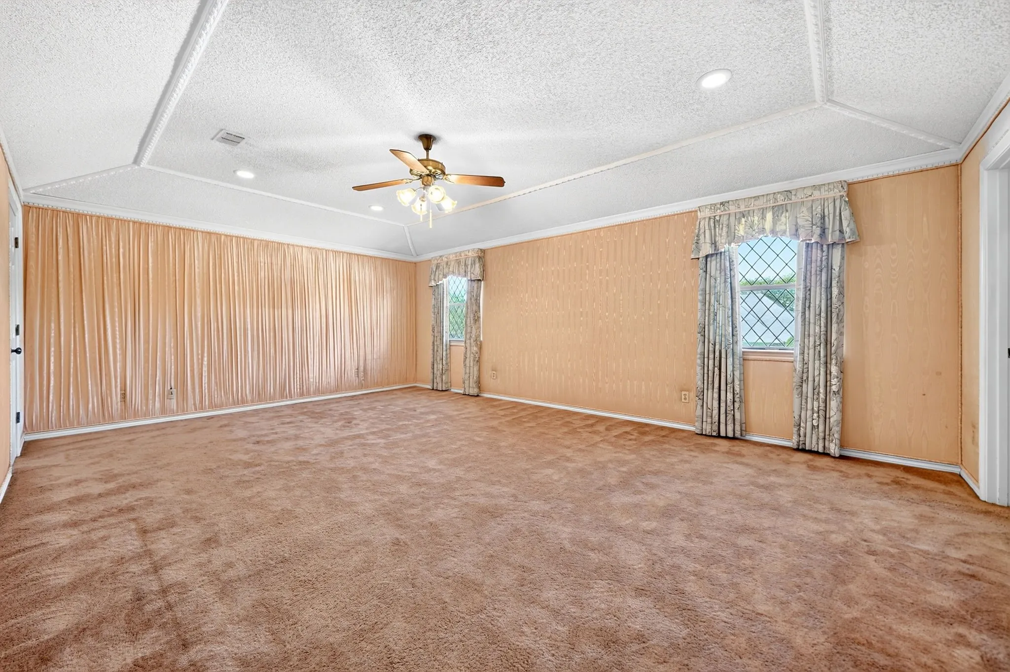 Single Family Residence For Sale in Hunt County , 103 Owl Tree Trail, Greenville, Texas 75402, 4 Bedroom, 3 Bathroom, 2 Garage spaces, 2,838 Sqft, built in 1983, mls#21405105, Real Estate Agent in Greenville, Homes For Sale in Hunt county, Homes For Sale in Greenville, Realtor in Greenville Texas, Real Estate Brokerage Independent Realty Texas, Luminita Cordes Realtor