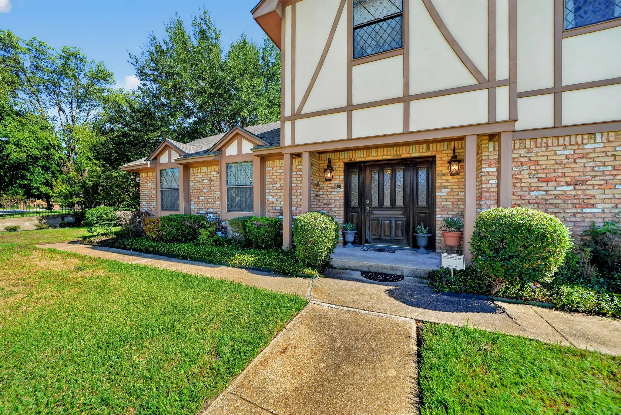Single Family Residence For Sale in Hunt County , 103 Owl Tree Trail, Greenville, Texas 75402, 4 Bedroom, 3 Bathroom, 2 Garage spaces, 2,838 Sqft, built in 1983, mls#21405105, Real Estate Agent in Greenville, Homes For Sale in Hunt county, Homes For Sale in Greenville, Realtor in Greenville Texas, Real Estate Brokerage Independent Realty Texas, Luminita Cordes Realtor