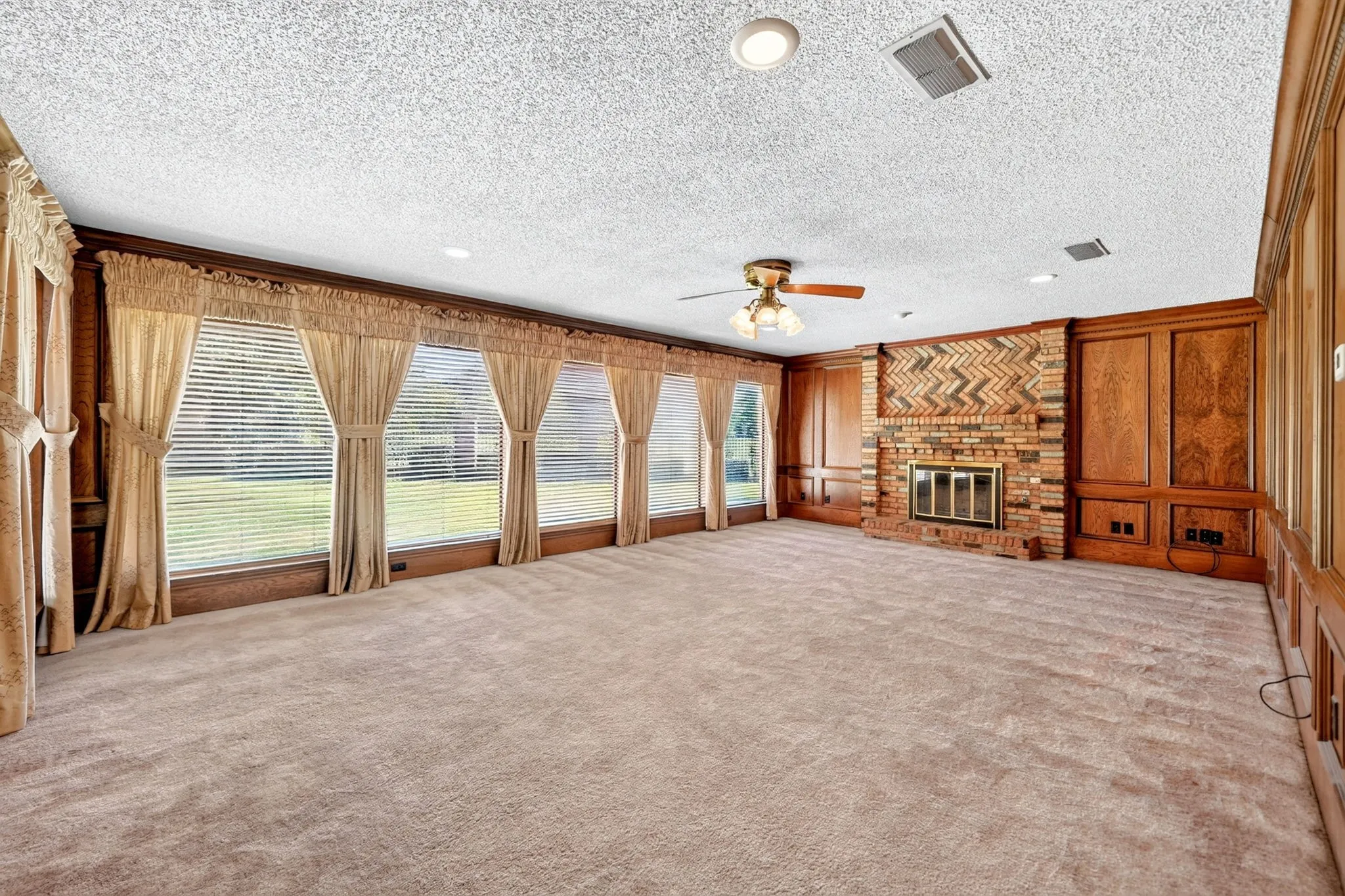 Single Family Residence For Sale in Hunt County , 103 Owl Tree Trail, Greenville, Texas 75402, 4 Bedroom, 3 Bathroom, 2 Garage spaces, 2,838 Sqft, built in 1983, mls#21405105, Real Estate Agent in Greenville, Homes For Sale in Hunt county, Homes For Sale in Greenville, Realtor in Greenville Texas, Real Estate Brokerage Independent Realty Texas, Luminita Cordes Realtor