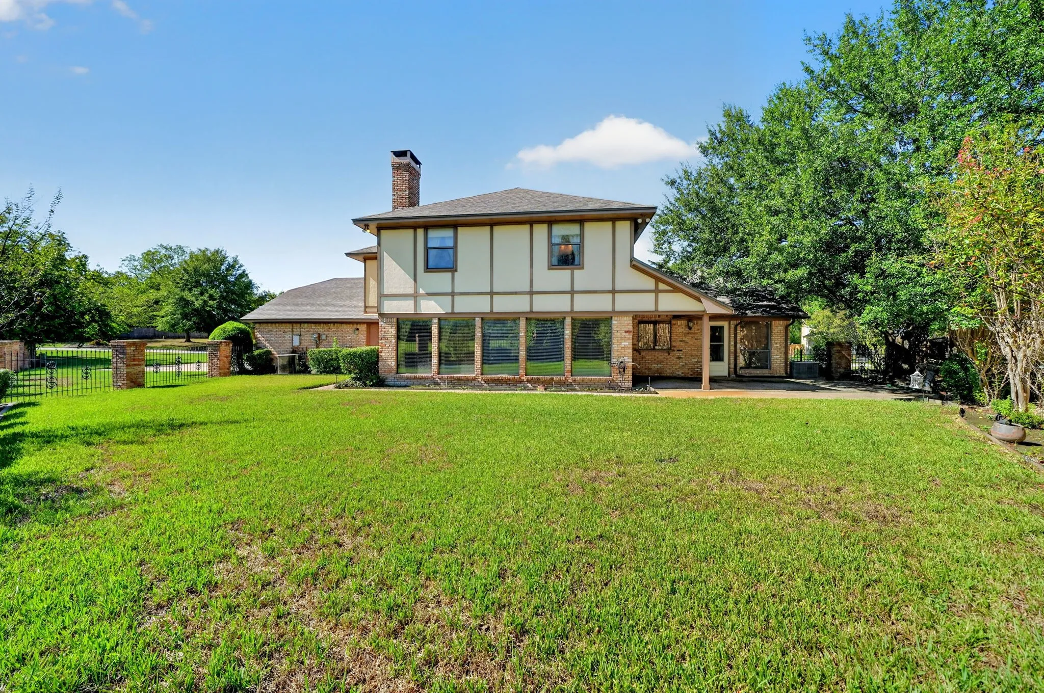 Single Family Residence For Sale in Hunt County , 103 Owl Tree Trail, Greenville, Texas 75402, 4 Bedroom, 3 Bathroom, 2 Garage spaces, 2,838 Sqft, built in 1983, mls#21405105, Real Estate Agent in Greenville, Homes For Sale in Hunt county, Homes For Sale in Greenville, Realtor in Greenville Texas, Real Estate Brokerage Independent Realty Texas, Luminita Cordes Realtor