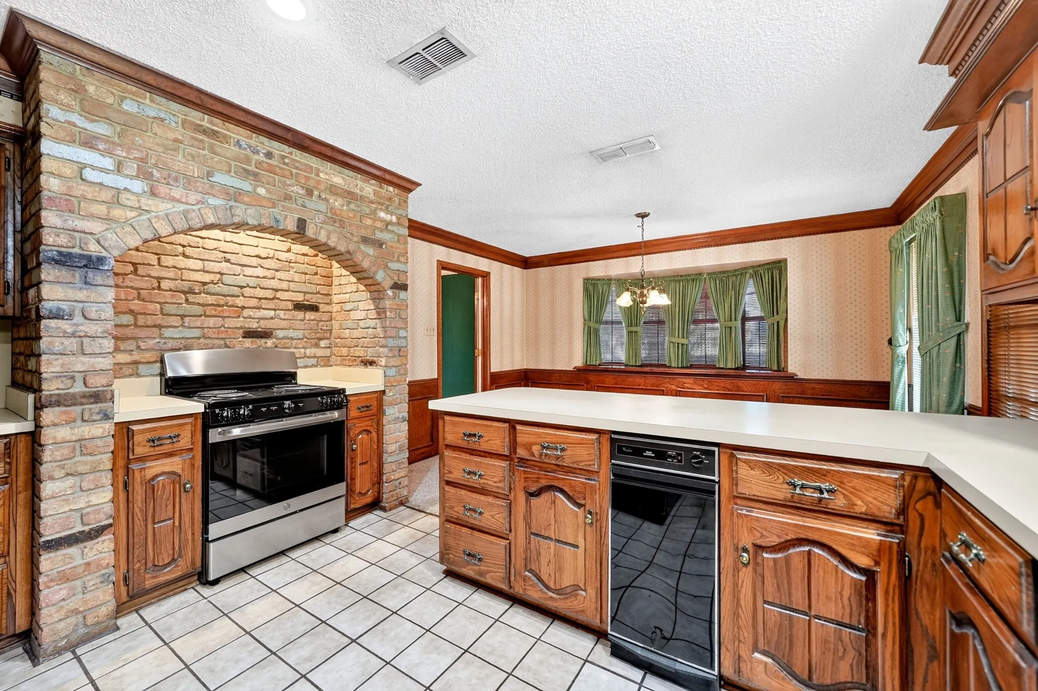 Single Family Residence For Sale in Hunt County , 103 Owl Tree Trail, Greenville, Texas 75402, 4 Bedroom, 3 Bathroom, 2 Garage spaces, 2,838 Sqft, built in 1983, mls#21405105, Real Estate Agent in Greenville, Homes For Sale in Hunt county, Homes For Sale in Greenville, Realtor in Greenville Texas, Real Estate Brokerage Independent Realty Texas, Luminita Cordes Realtor