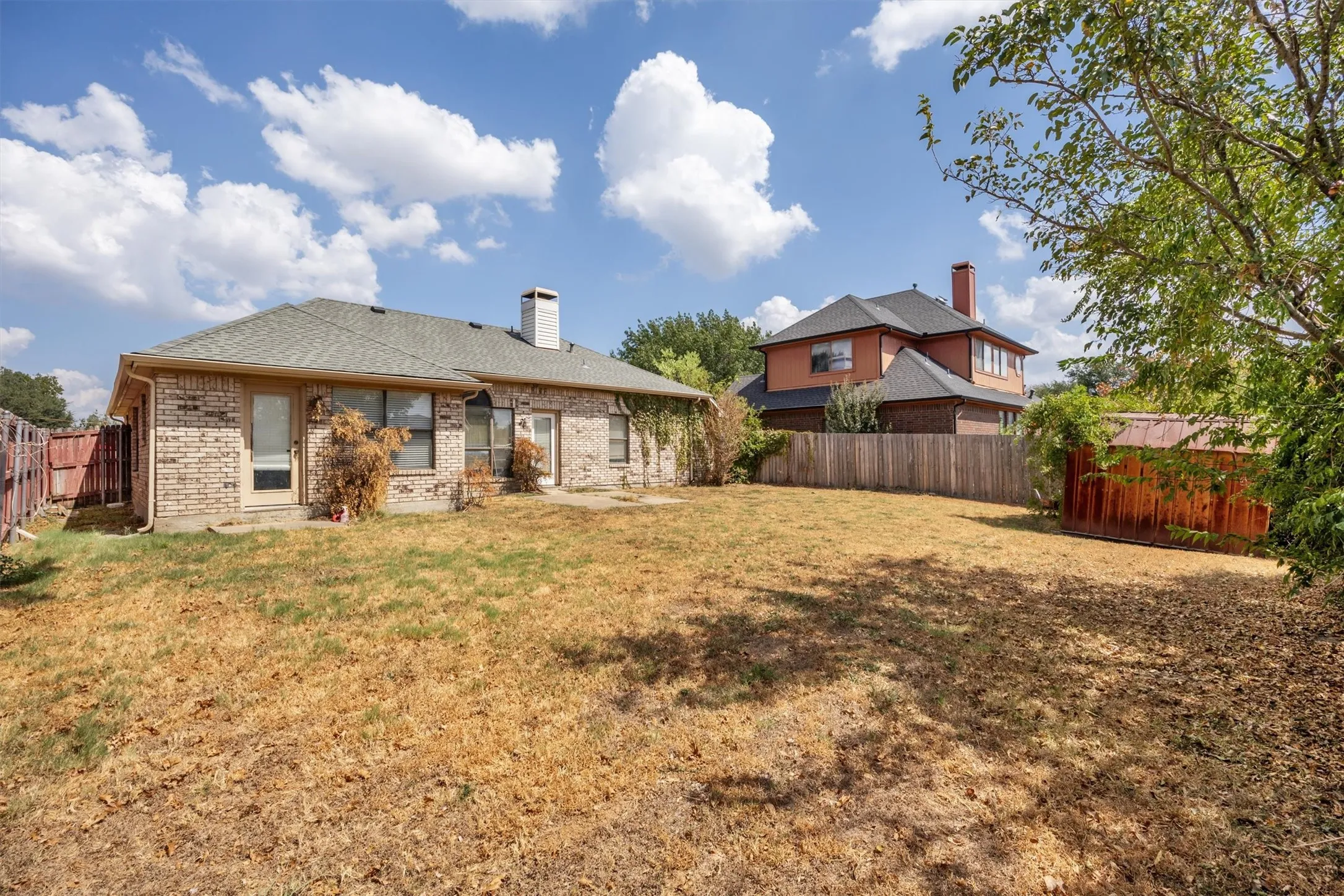 Single Family Residence For Sale in Dallas County , 308 Clear Springs Drive, Mesquite, Texas 75150, 4 Bedroom, 2 Bathroom, Garage spaces, 2,118 Sqft, built in 1989, mls#21394424, Real Estate Agent in Mesquite, Homes For Sale in Dallas county, Homes For Sale in Mesquite, Realtor in Mesquite Texas, Real Estate Brokerage Independent Realty Texas, Luminita Cordes Realtor