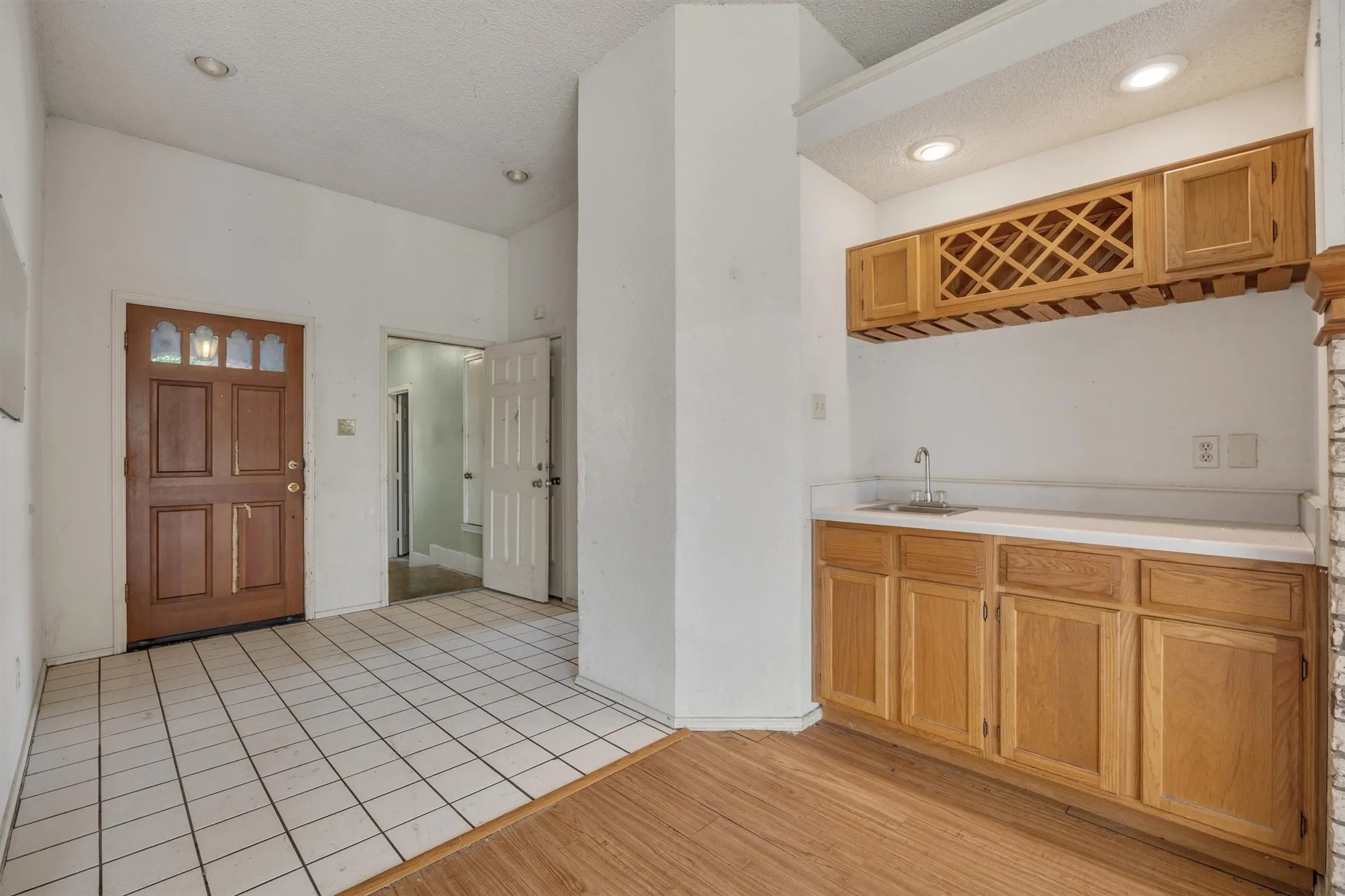 Single Family Residence For Sale in Dallas County , 308 Clear Springs Drive, Mesquite, Texas 75150, 4 Bedroom, 2 Bathroom, Garage spaces, 2,118 Sqft, built in 1989, mls#21394424, Real Estate Agent in Mesquite, Homes For Sale in Dallas county, Homes For Sale in Mesquite, Realtor in Mesquite Texas, Real Estate Brokerage Independent Realty Texas, Luminita Cordes Realtor