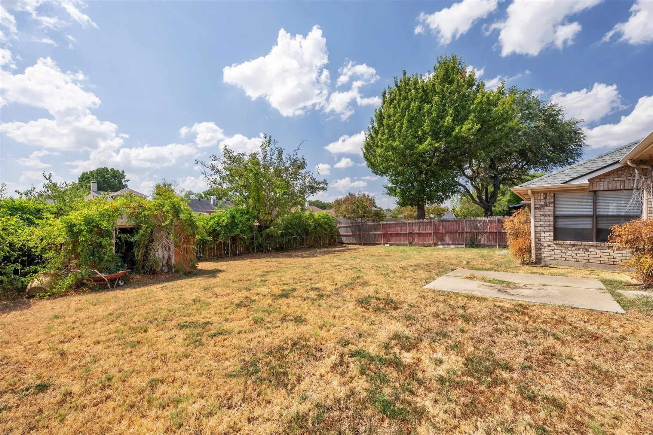 Single Family Residence For Sale in Dallas County , 308 Clear Springs Drive, Mesquite, Texas 75150, 4 Bedroom, 2 Bathroom, Garage spaces, 2,118 Sqft, built in 1989, mls#21394424, Real Estate Agent in Mesquite, Homes For Sale in Dallas county, Homes For Sale in Mesquite, Realtor in Mesquite Texas, Real Estate Brokerage Independent Realty Texas, Luminita Cordes Realtor
