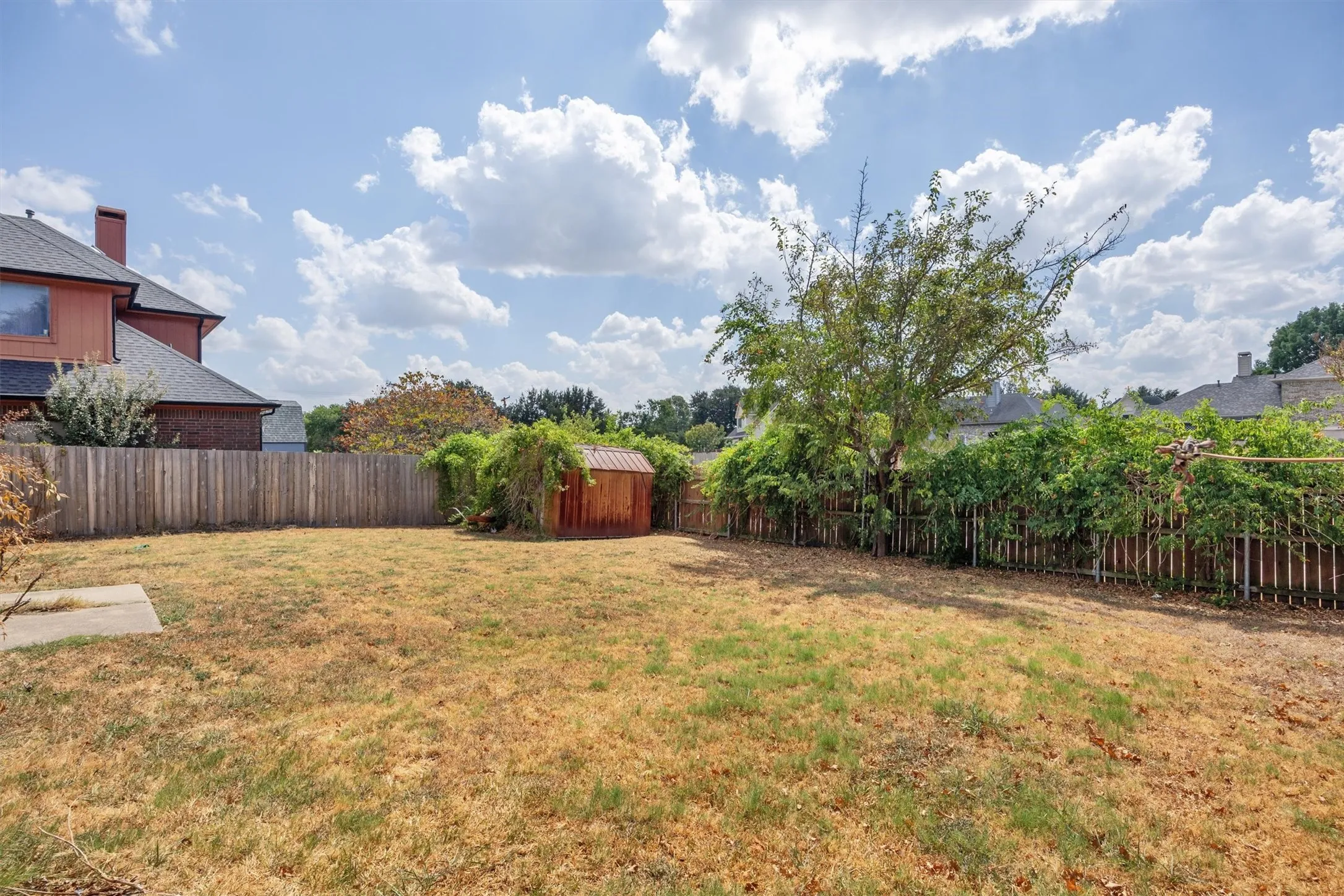 Single Family Residence For Sale in Dallas County , 308 Clear Springs Drive, Mesquite, Texas 75150, 4 Bedroom, 2 Bathroom, Garage spaces, 2,118 Sqft, built in 1989, mls#21394424, Real Estate Agent in Mesquite, Homes For Sale in Dallas county, Homes For Sale in Mesquite, Realtor in Mesquite Texas, Real Estate Brokerage Independent Realty Texas, Luminita Cordes Realtor