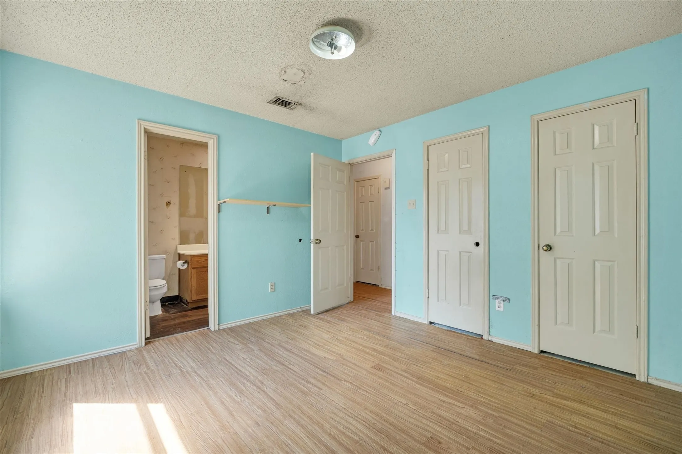 Single Family Residence For Sale in Dallas County , 308 Clear Springs Drive, Mesquite, Texas 75150, 4 Bedroom, 2 Bathroom, Garage spaces, 2,118 Sqft, built in 1989, mls#21394424, Real Estate Agent in Mesquite, Homes For Sale in Dallas county, Homes For Sale in Mesquite, Realtor in Mesquite Texas, Real Estate Brokerage Independent Realty Texas, Luminita Cordes Realtor