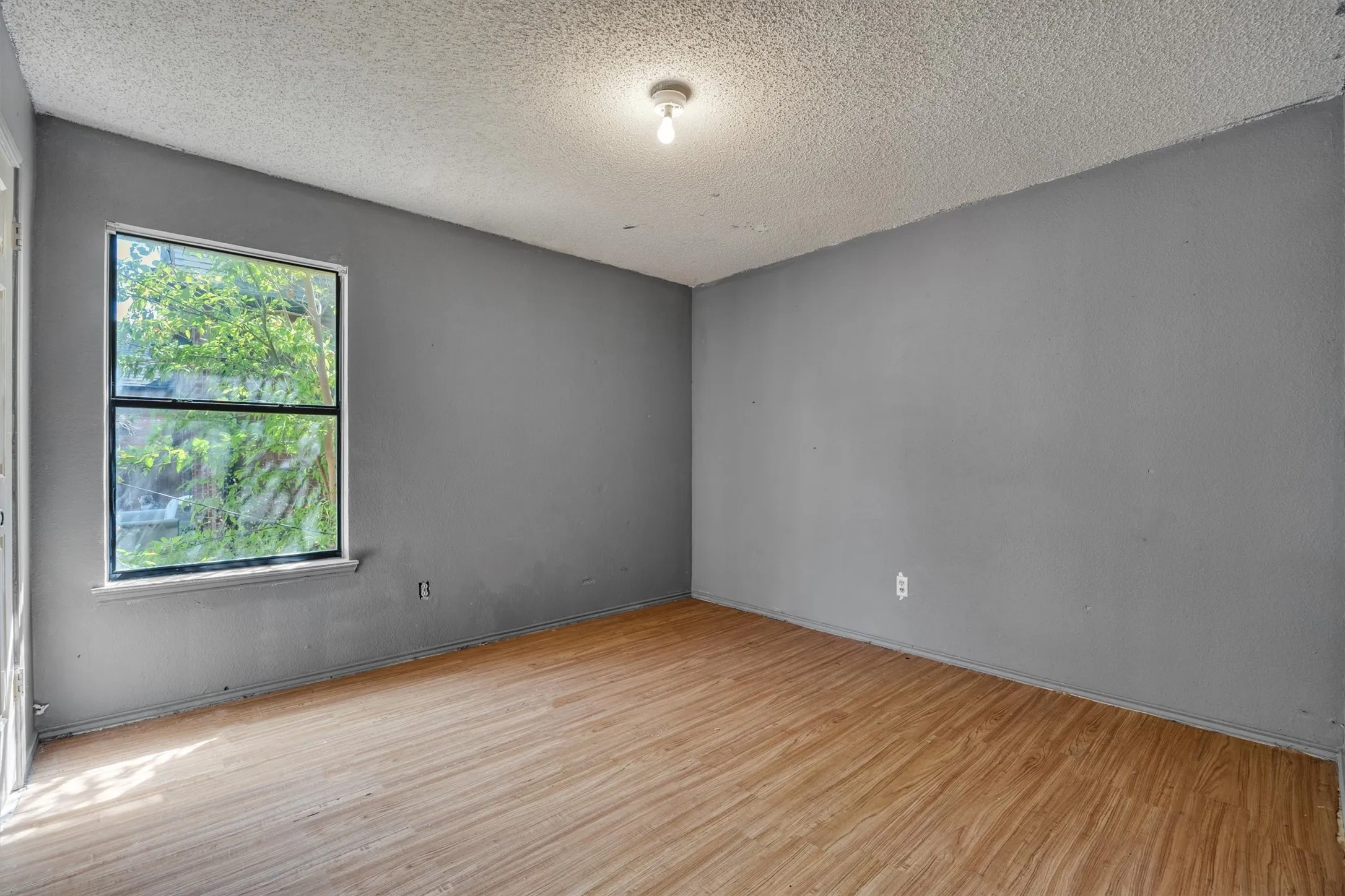 Single Family Residence For Sale in Dallas County , 308 Clear Springs Drive, Mesquite, Texas 75150, 4 Bedroom, 2 Bathroom, Garage spaces, 2,118 Sqft, built in 1989, mls#21394424, Real Estate Agent in Mesquite, Homes For Sale in Dallas county, Homes For Sale in Mesquite, Realtor in Mesquite Texas, Real Estate Brokerage Independent Realty Texas, Luminita Cordes Realtor
