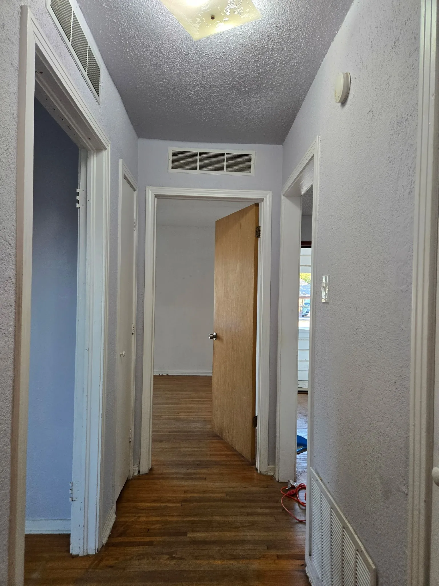 Single Family Residence For Sale in Tarrant County , 3701 Hopkins Street, Fort Worth, Texas 76107, 2 Bedroom, 1 Bathroom, Garage spaces, 906 Sqft, built in 1950, mls#21406379, Real Estate Agent in Fort Worth, Homes For Sale in Tarrant county, Homes For Sale in Fort Worth, Realtor in Fort Worth Texas, Real Estate Brokerage Independent Realty Texas, Luminita Cordes Realtor
