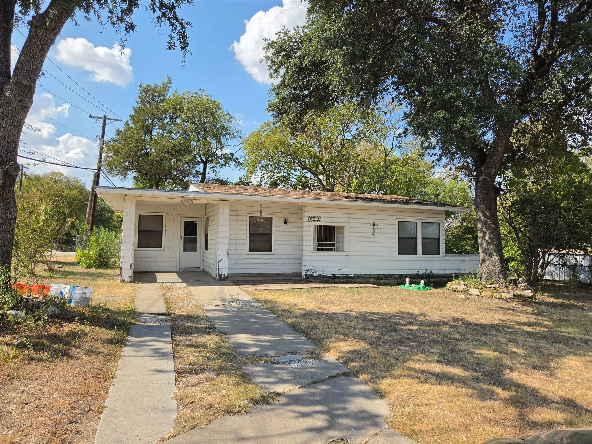 Single Family Residence For Sale in Tarrant County , 3701 Hopkins Street, Fort Worth, Texas 76107, 2 Bedroom, 1 Bathroom, Garage spaces, 906 Sqft, built in 1950, mls#21406379, Real Estate Agent in Fort Worth, Homes For Sale in Tarrant county, Homes For Sale in Fort Worth, Realtor in Fort Worth Texas, Real Estate Brokerage Independent Realty Texas, Luminita Cordes Realtor