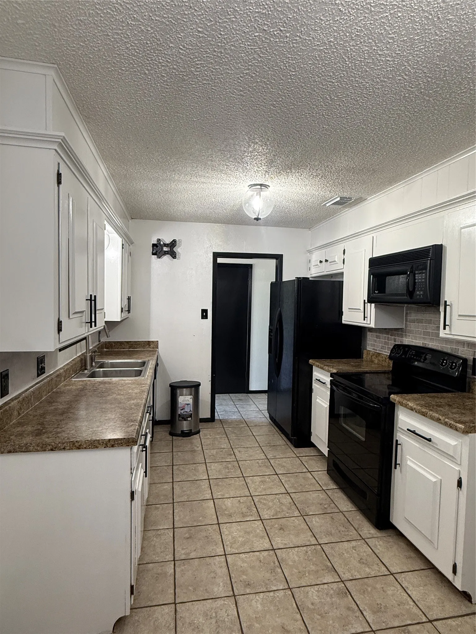Single Family Residence For Sale in Johnson County , 313 Linda Drive, Burleson, Texas 76028, 3 Bedroom, 2 Bathroom, 2 Garage spaces, 1,414 Sqft, built in 1972, mls#21403779, Real Estate Agent in Burleson, Homes For Sale in Johnson county, Homes For Sale in Burleson, Realtor in Burleson Texas, Real Estate Brokerage Independent Realty Texas, Luminita Cordes Realtor
